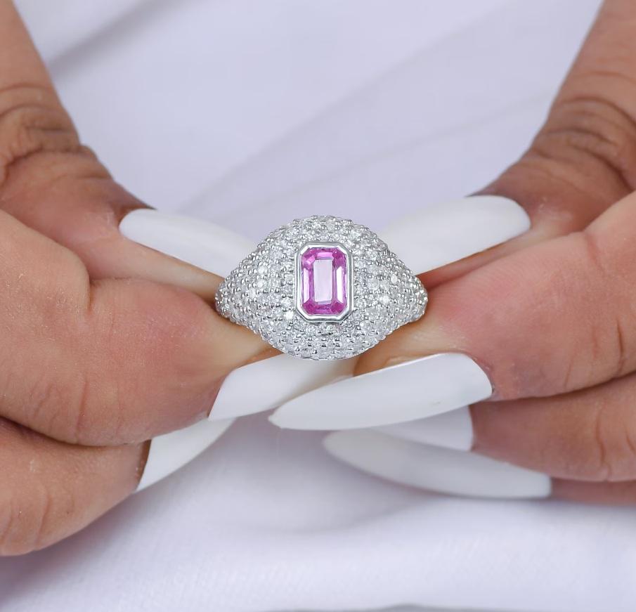 Natürlicher achteckiger rosa Saphir-Diamantring aus 18 Karat Gold (Asscher-Schliff) im Angebot