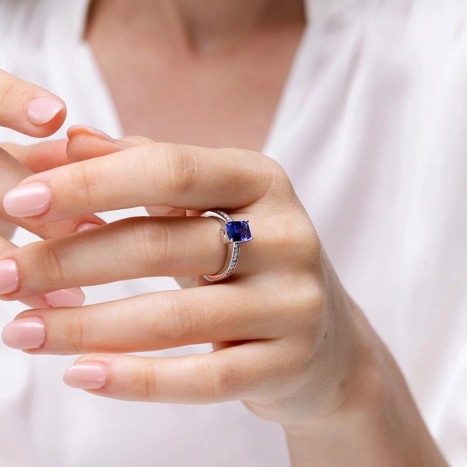For Sale:  Natural Octagonal 2.4 ct Tanzanite Cocktail Ring with Diamonds in Platinum 6