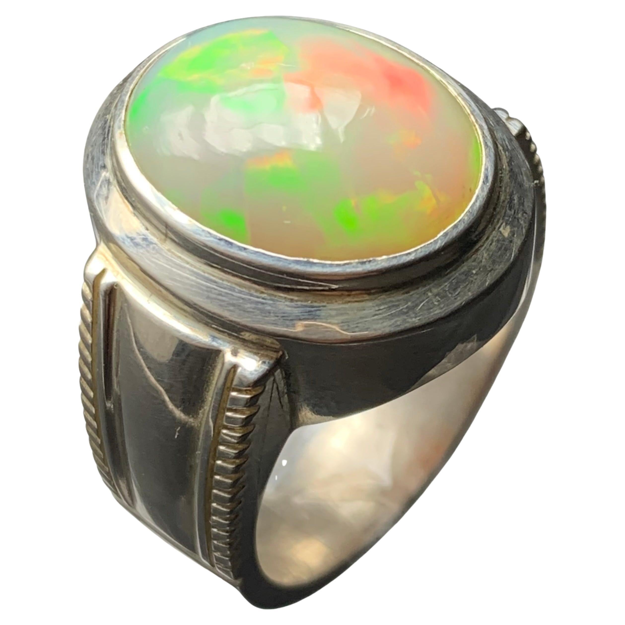 Anello con opale naturale bianco sporco in argento 925 - Fatto a mano con giochi di colore