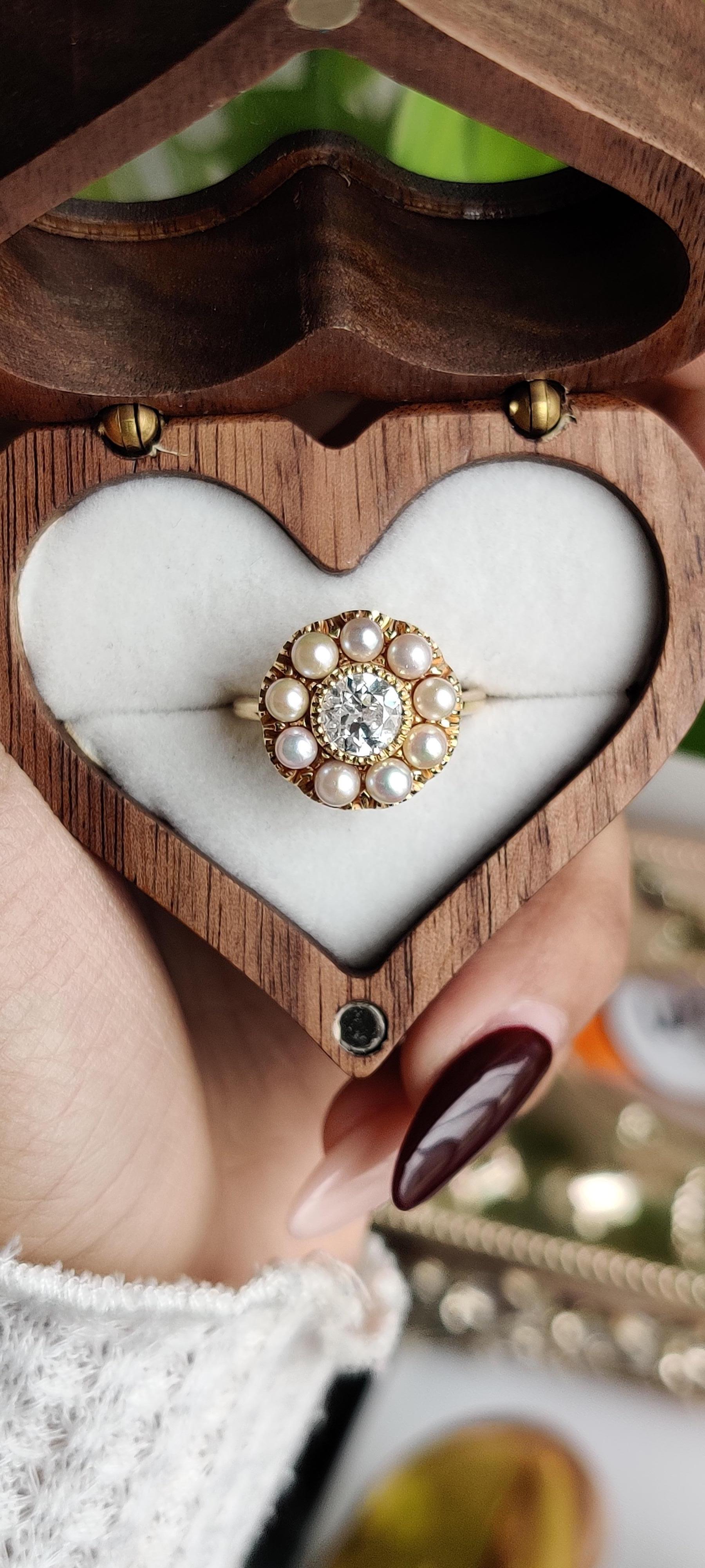 Taille vieille mine Bague en or 18 carats avec diamant naturel taillé à l'ancienne et perles en vente