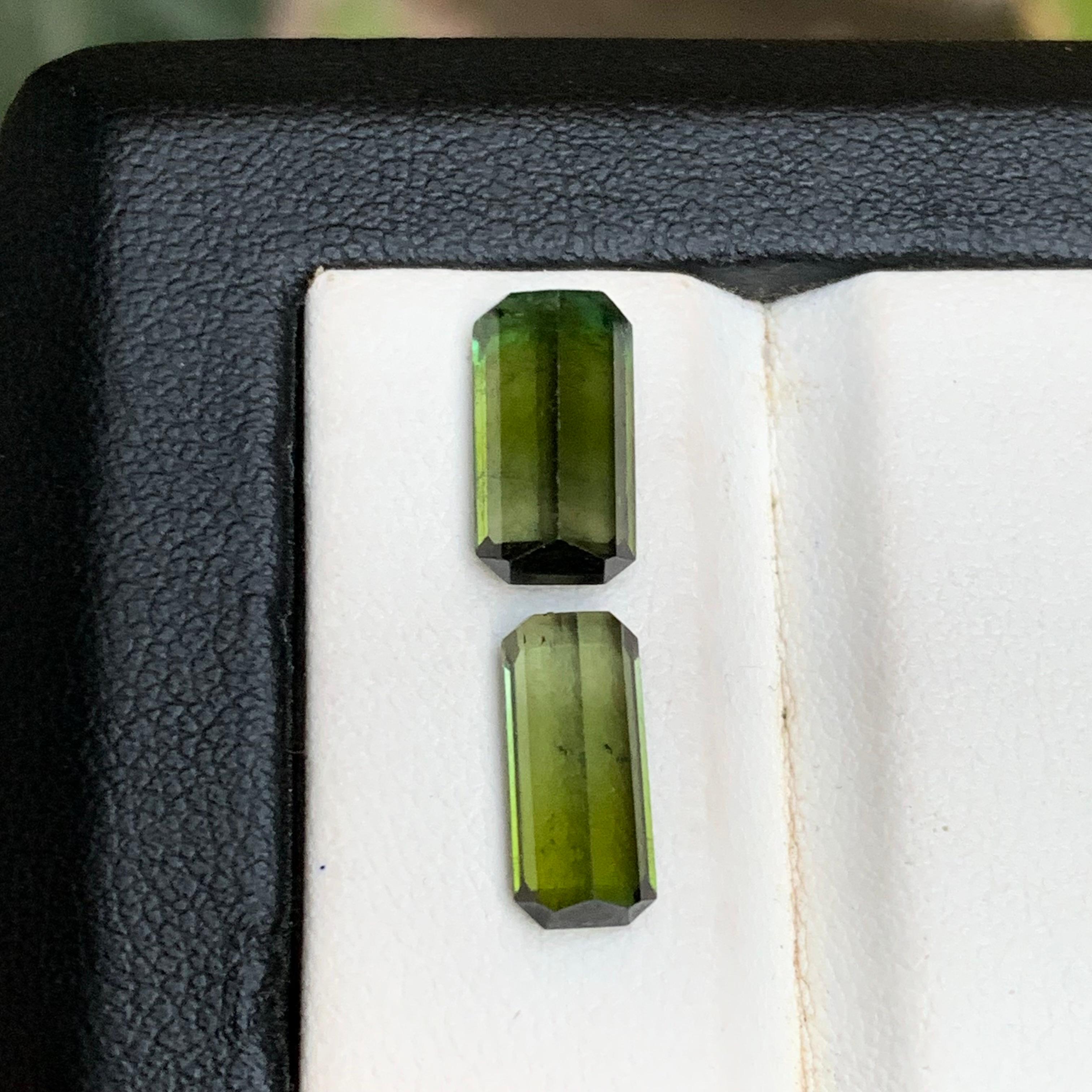 Taille émeraude Naturelle Tourmaline vert olive 4.79 Ct Emerald Cut Loose Gemstone Set - Bijoux en vente