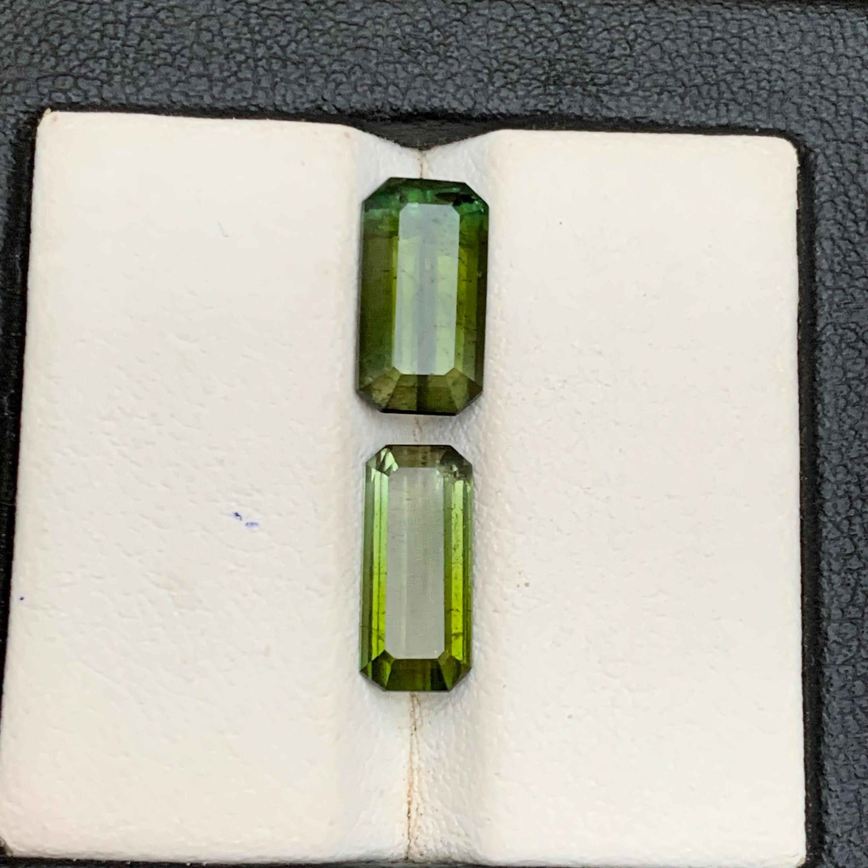Naturelle Tourmaline vert olive 4.79 Ct Emerald Cut Loose Gemstone Set - Bijoux en vente 1