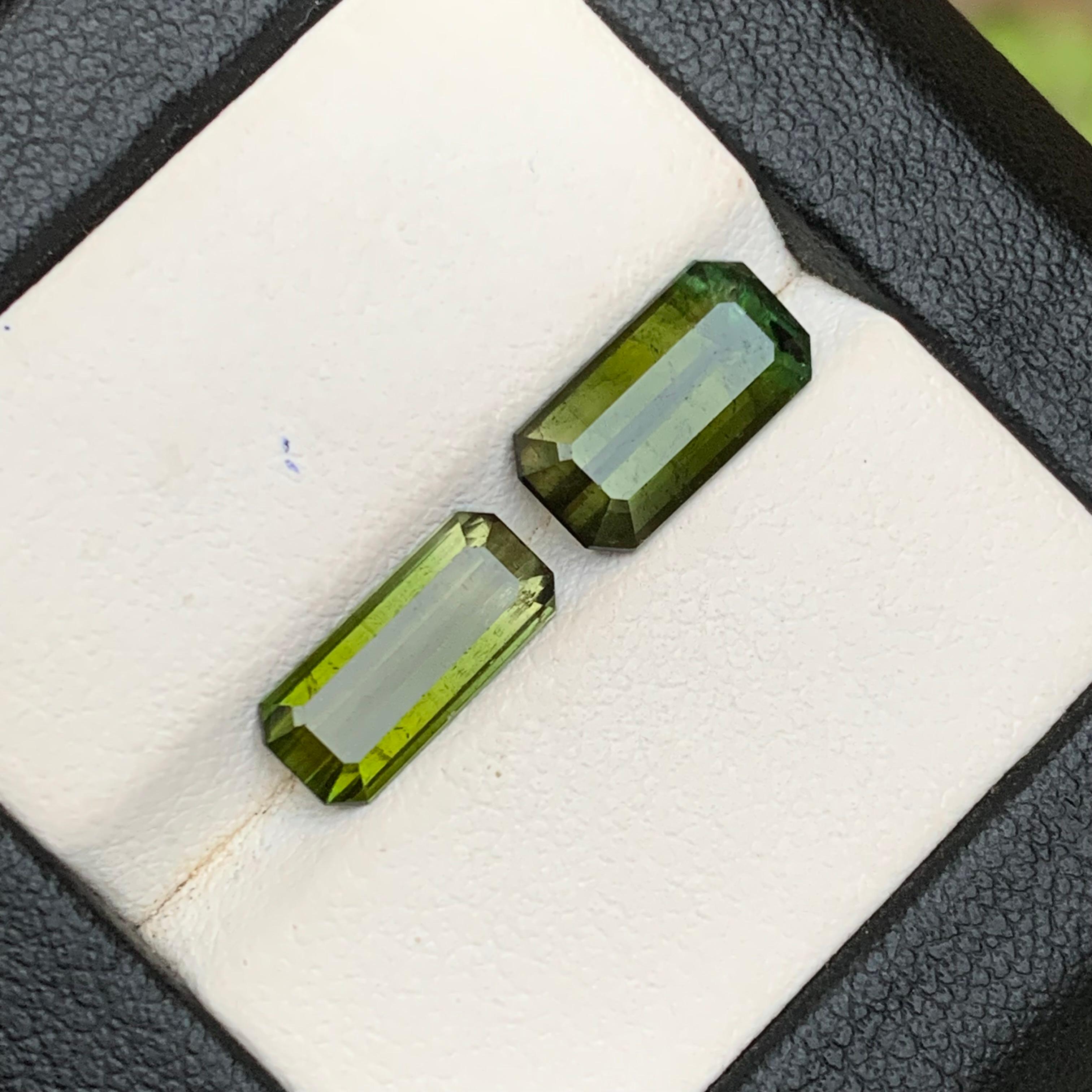 Naturelle Tourmaline vert olive 4.79 Ct Emerald Cut Loose Gemstone Set - Bijoux en vente 3