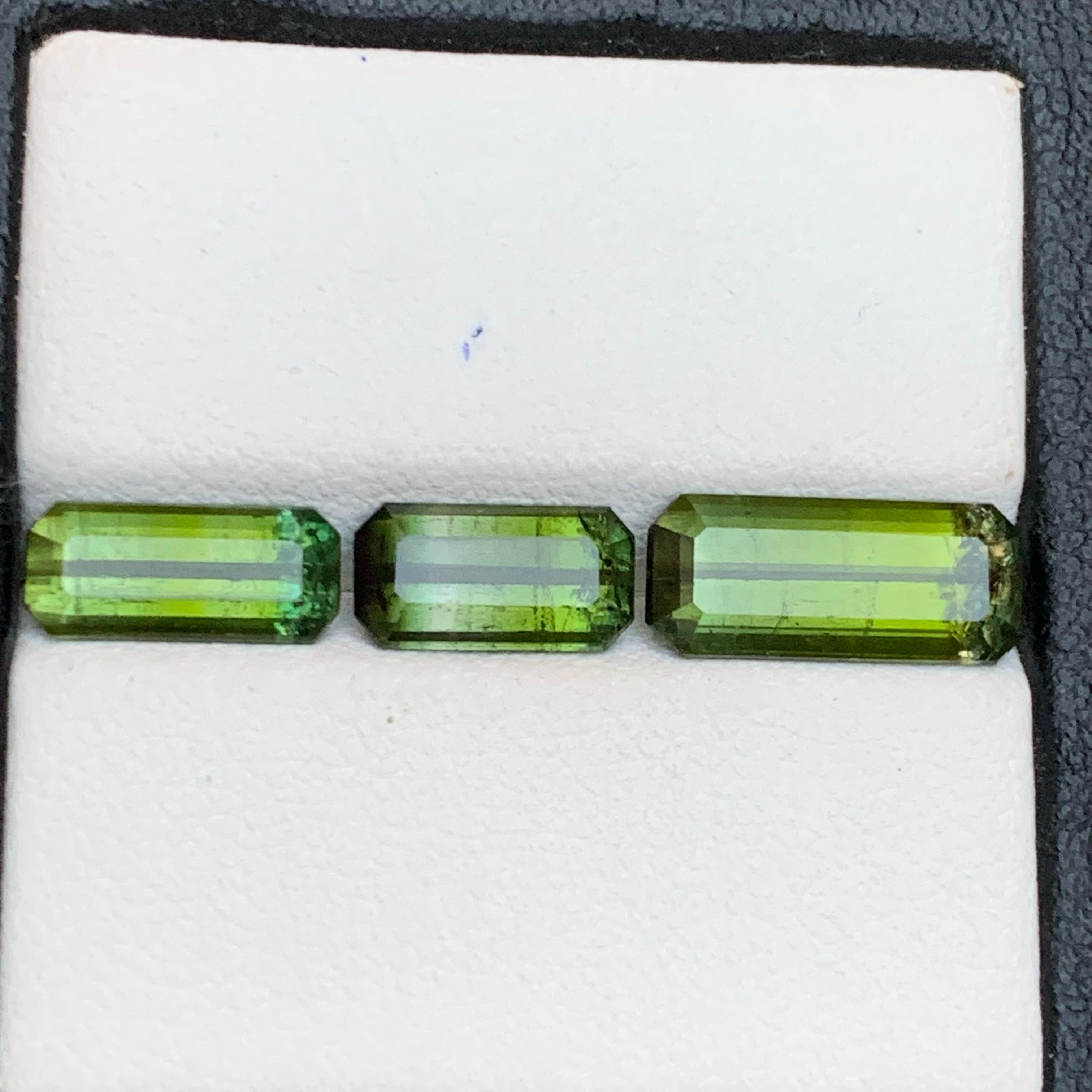 Tormalina verde oliva naturale 6,46 carati taglio smeraldo, gemma sfusa per gioielli In condizioni Nuovo in vendita a Peshawar, PK