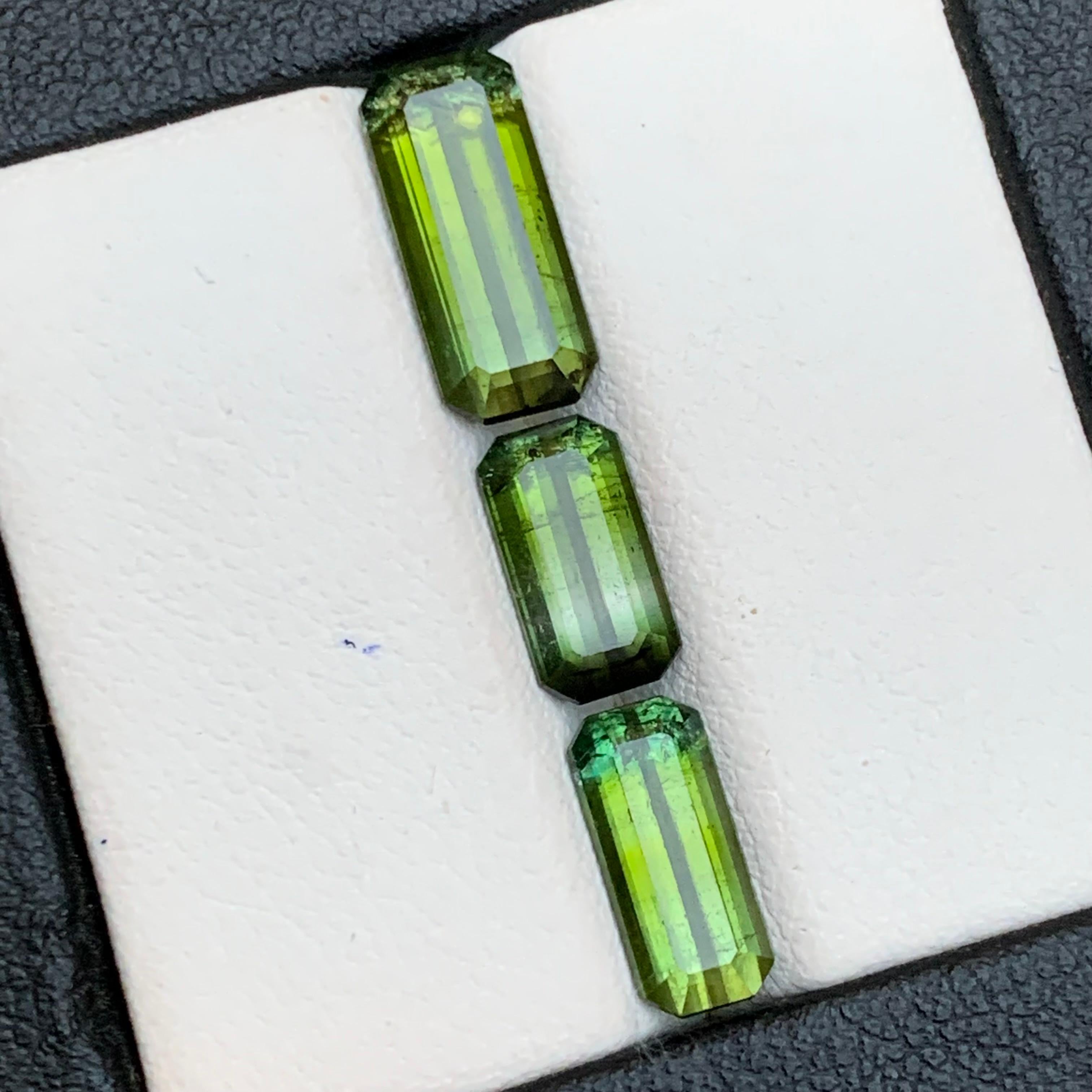 Tormalina verde oliva naturale 6,46 carati taglio smeraldo, gemma sfusa per gioielli in vendita 1