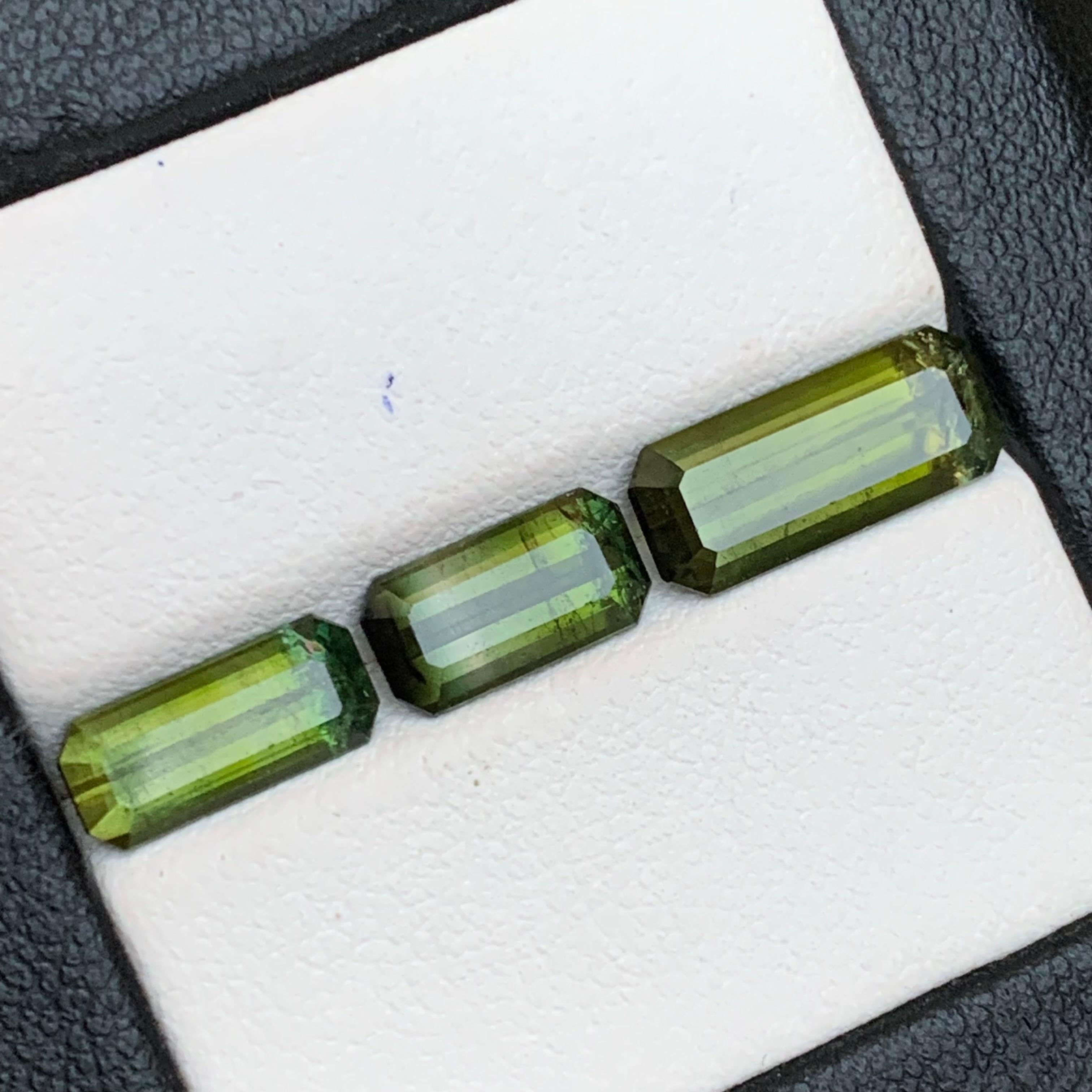 Tormalina verde oliva naturale 6,46 carati taglio smeraldo, gemma sfusa per gioielli in vendita 2