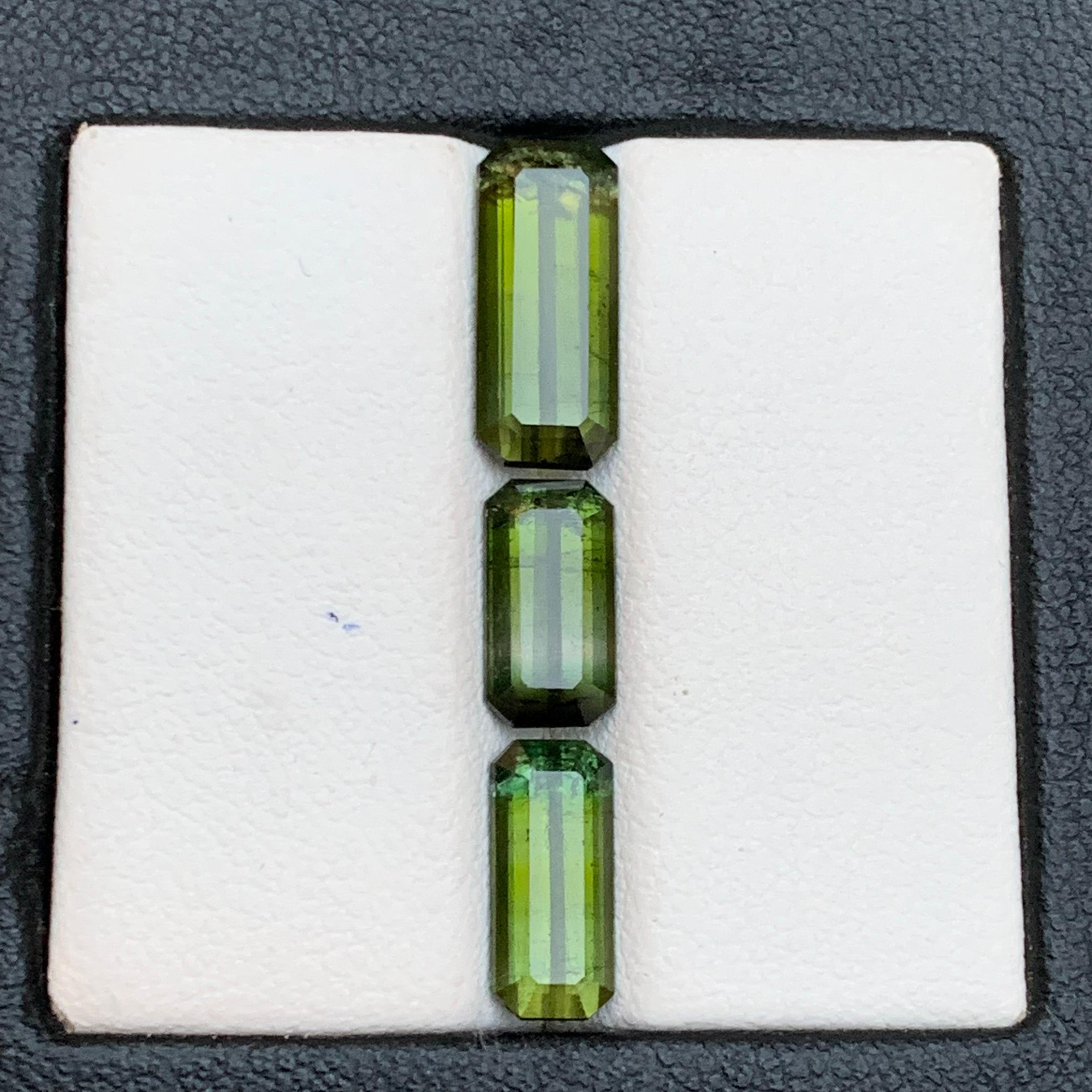 Tormalina verde oliva naturale 6,46 carati taglio smeraldo, gemma sfusa per gioielli in vendita 3