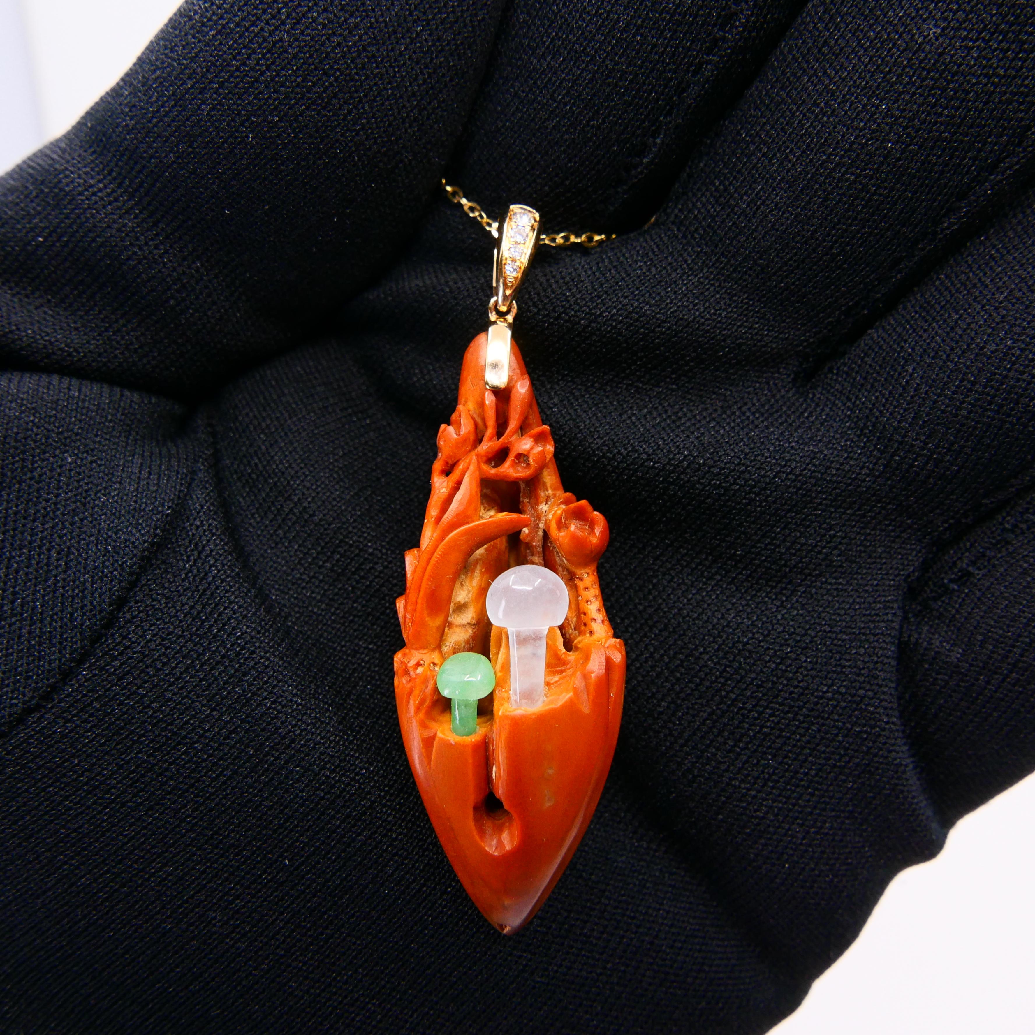 Colgante de Hueso de Aceituna Natural 45mm x 17mm Collar Con Jade Icy Certificado y Diamantes en Nuevo estado para la venta en Hong Kong, HK