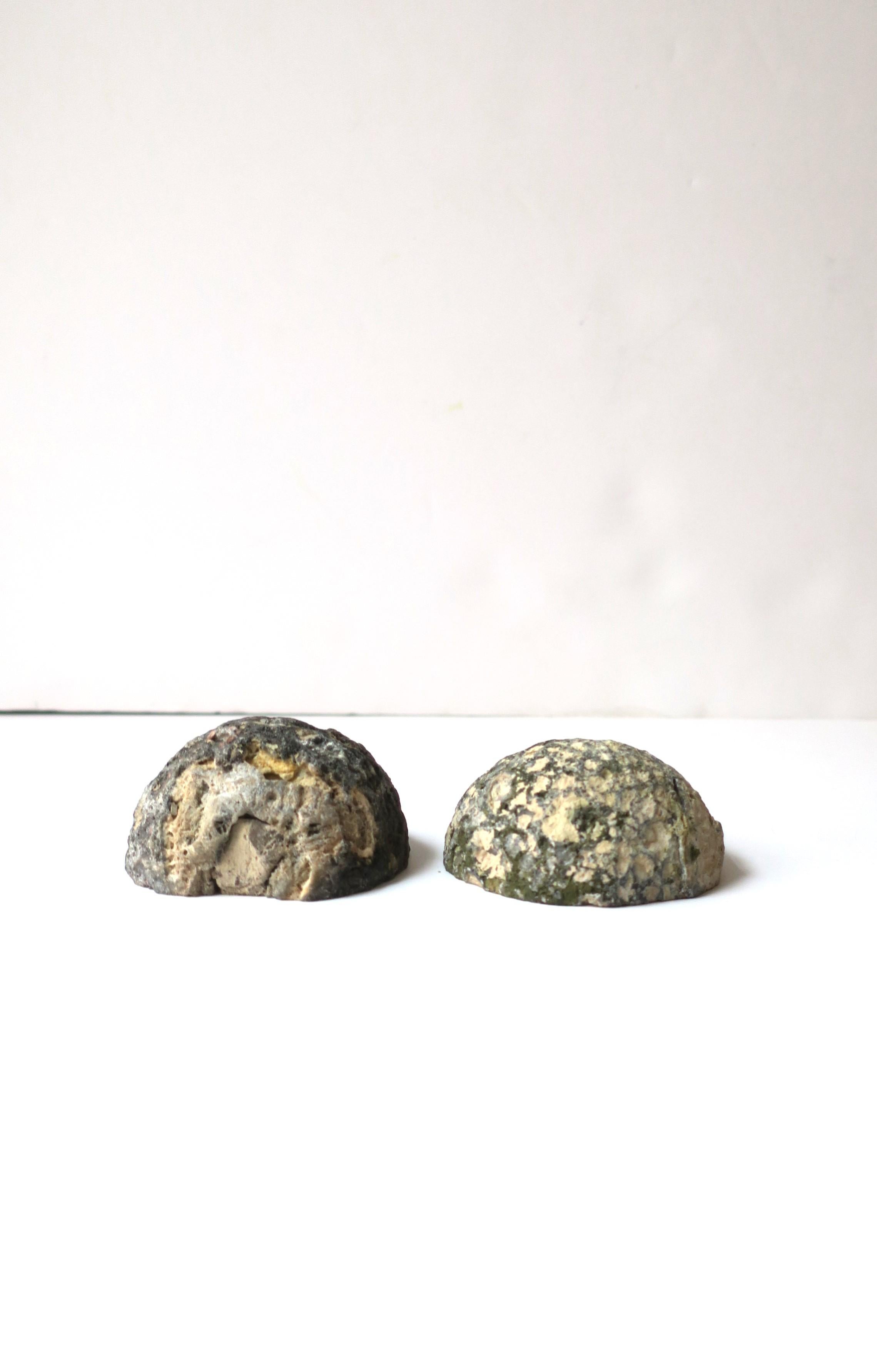Natural Onyx Agate Quartz Geodes Decorative Objects, Set/Pair For Sale 6