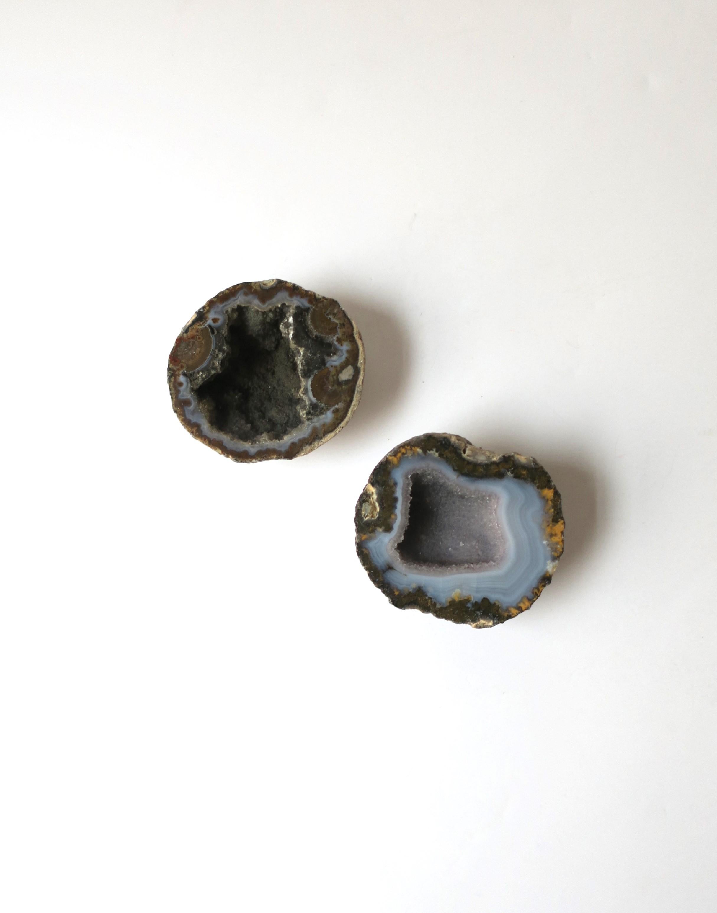 Natural Onyx Agate Quartz Geodes Decorative Objects, Set/Pair In Good Condition For Sale In New York, NY