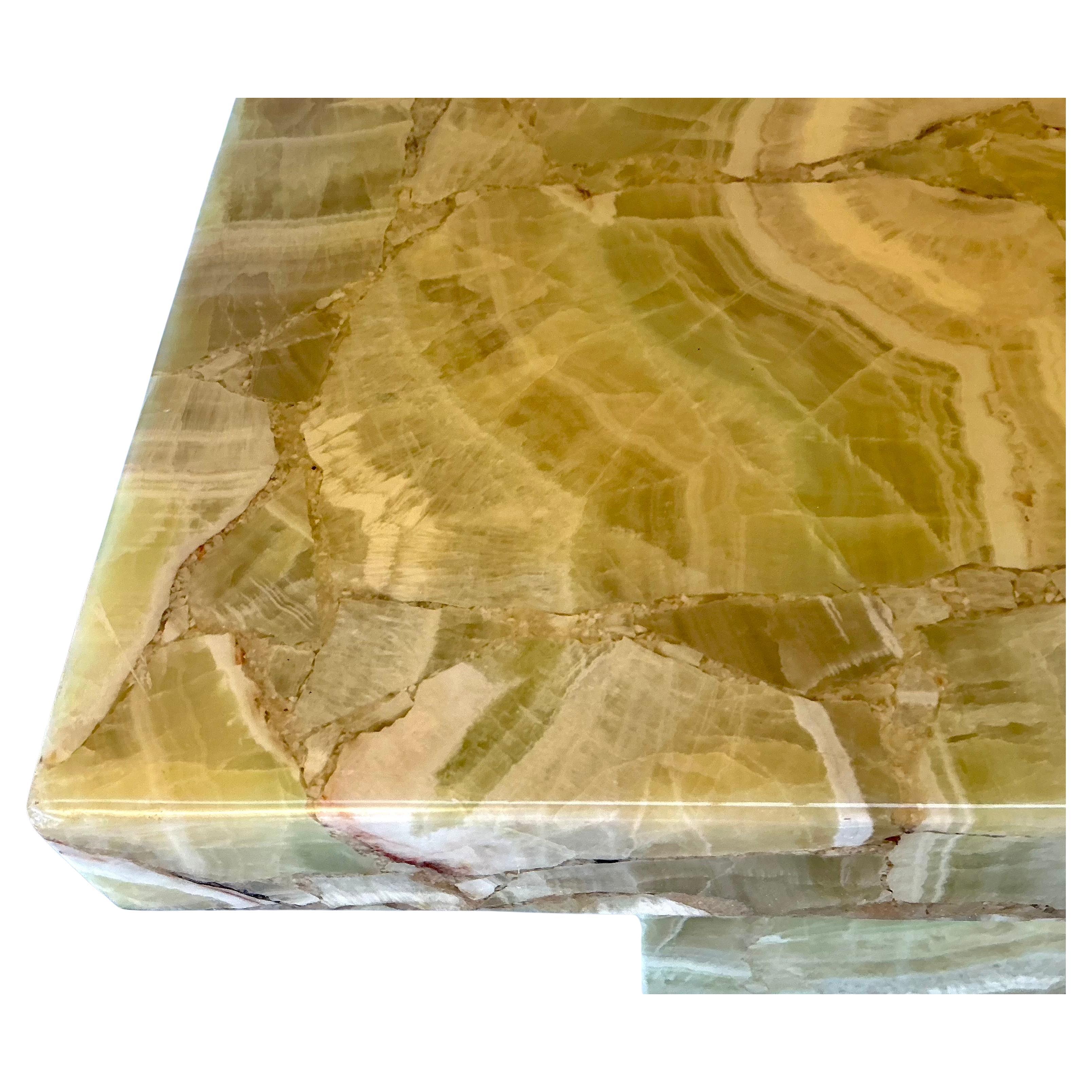 Mesa pedestal de ónix natural y resina by Mueller of Mexico Ónix en venta