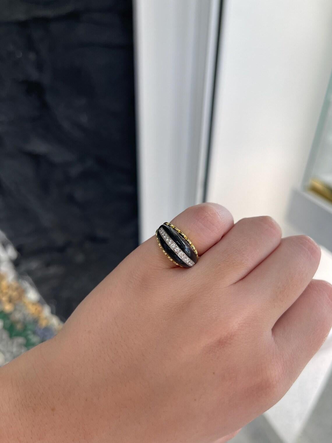 Anillo de Oro Floral en Dos Tonos con Ónix Natural y Diamantes y Detalles de Pavé en venta 1