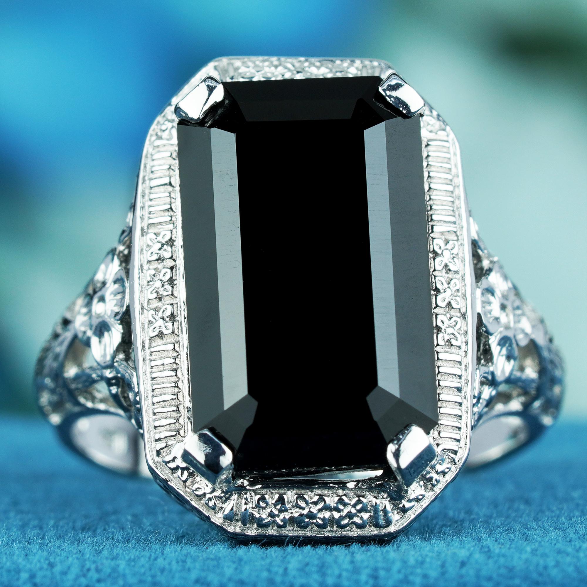 For Sale:  Natural Onyx Emerald Cut Vintage Style Filigree Cocktail Ring in Solid 9K Gold 3