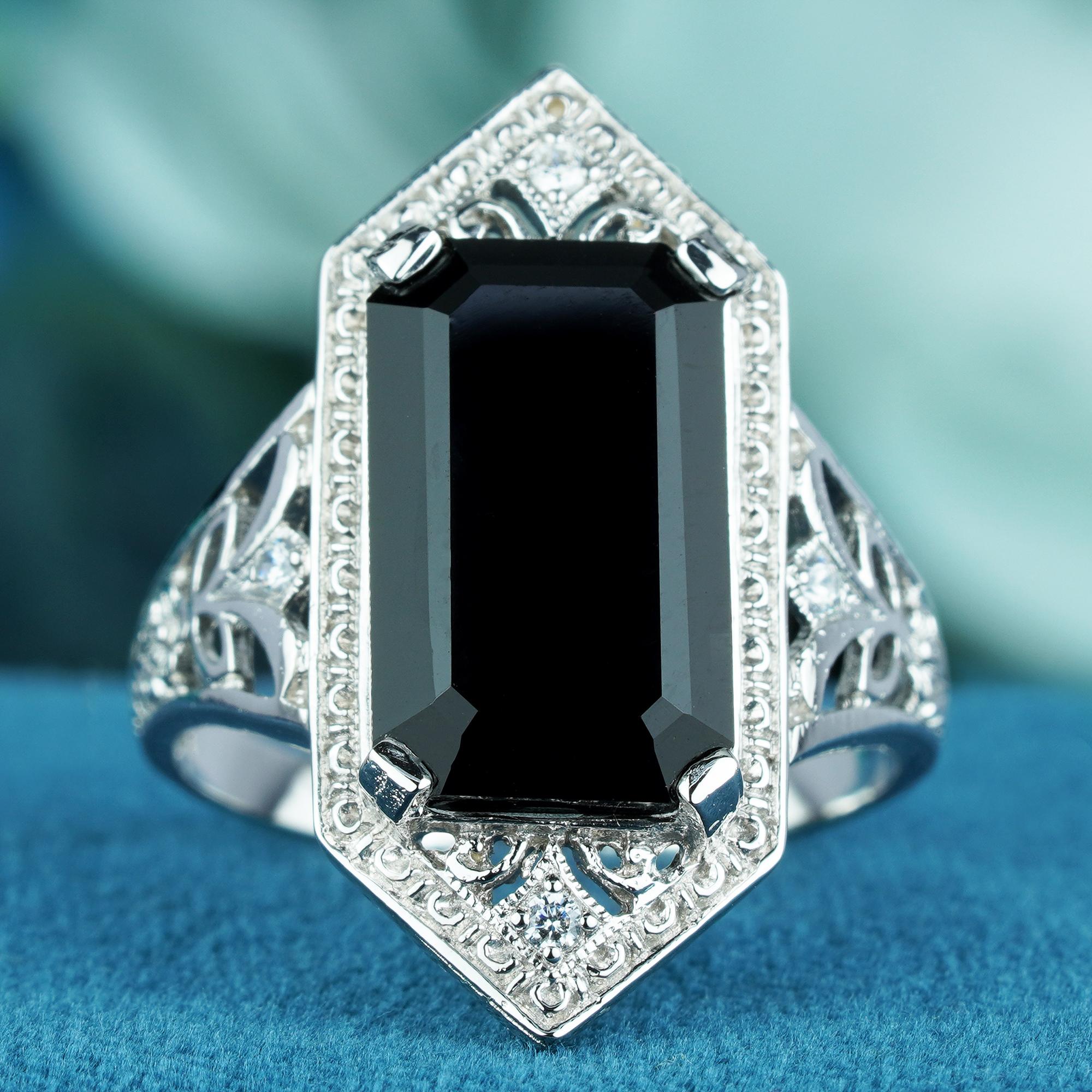 For Sale:  Natural Onyx Vintage Style Hexagon Shape Filigree Cocktail Ring in Solid 9K Gold 3