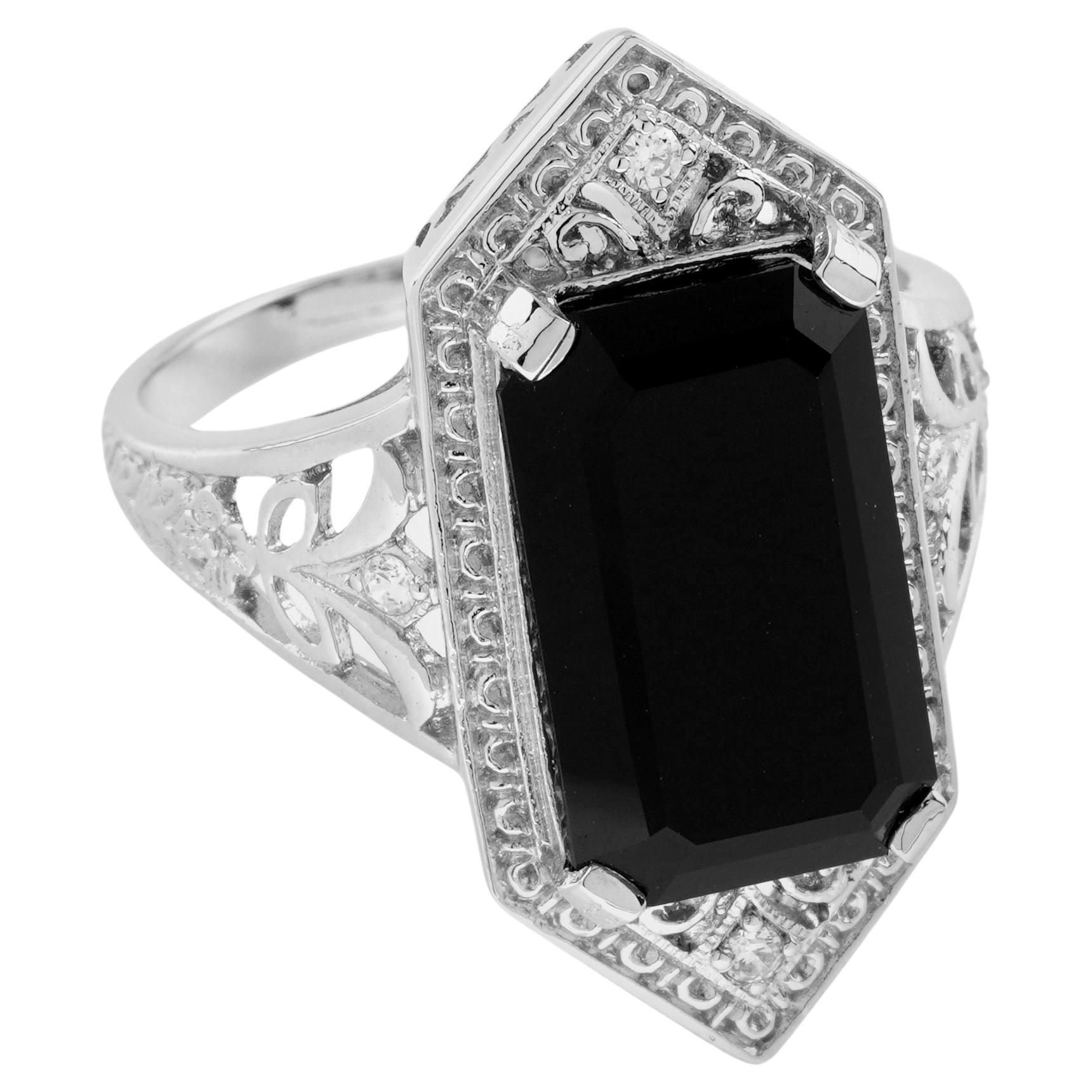 For Sale:  Natural Onyx Vintage Style Hexagon Shape Filigree Cocktail Ring in Solid 9K Gold
