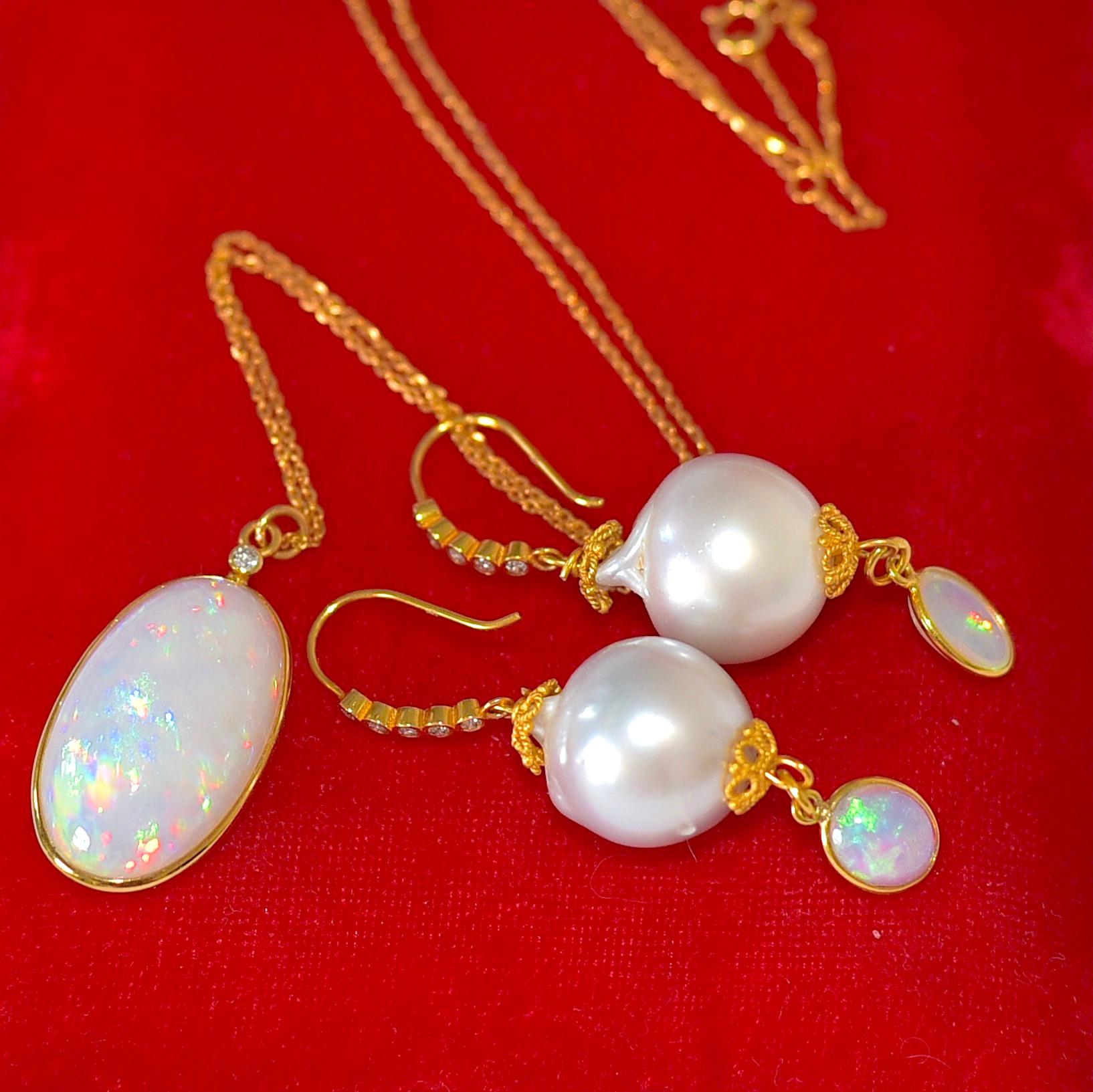 Natural Opal (16.5carat) Bezel, Diamond Accent Necklace in 18K Solid Yellow Gold In New Condition In Astoria, NY