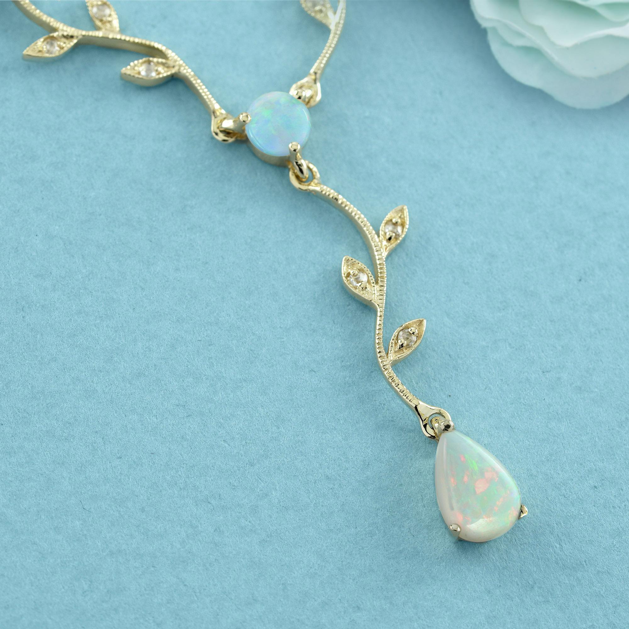 Collana di opale naturale e diamanti in stile vittoriano con vite floreale in oro giallo 9K In condizioni Nuovo in vendita a Bangkok, TH