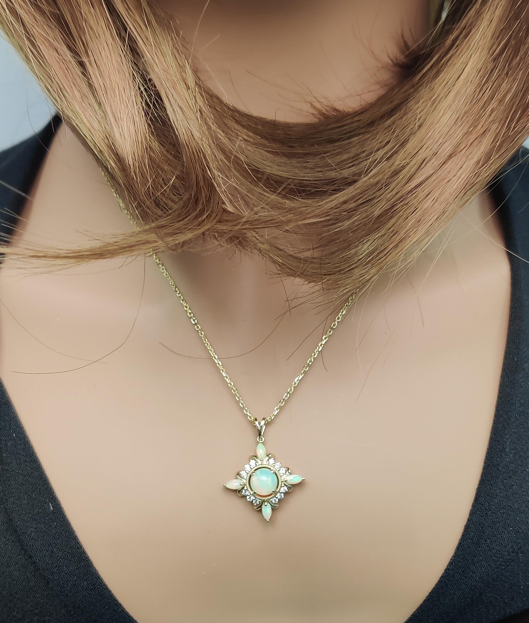 Pendentif en or avec opale naturelle et diamant blanc de 1,91 carat poids total Neuf - En vente à New York, NY