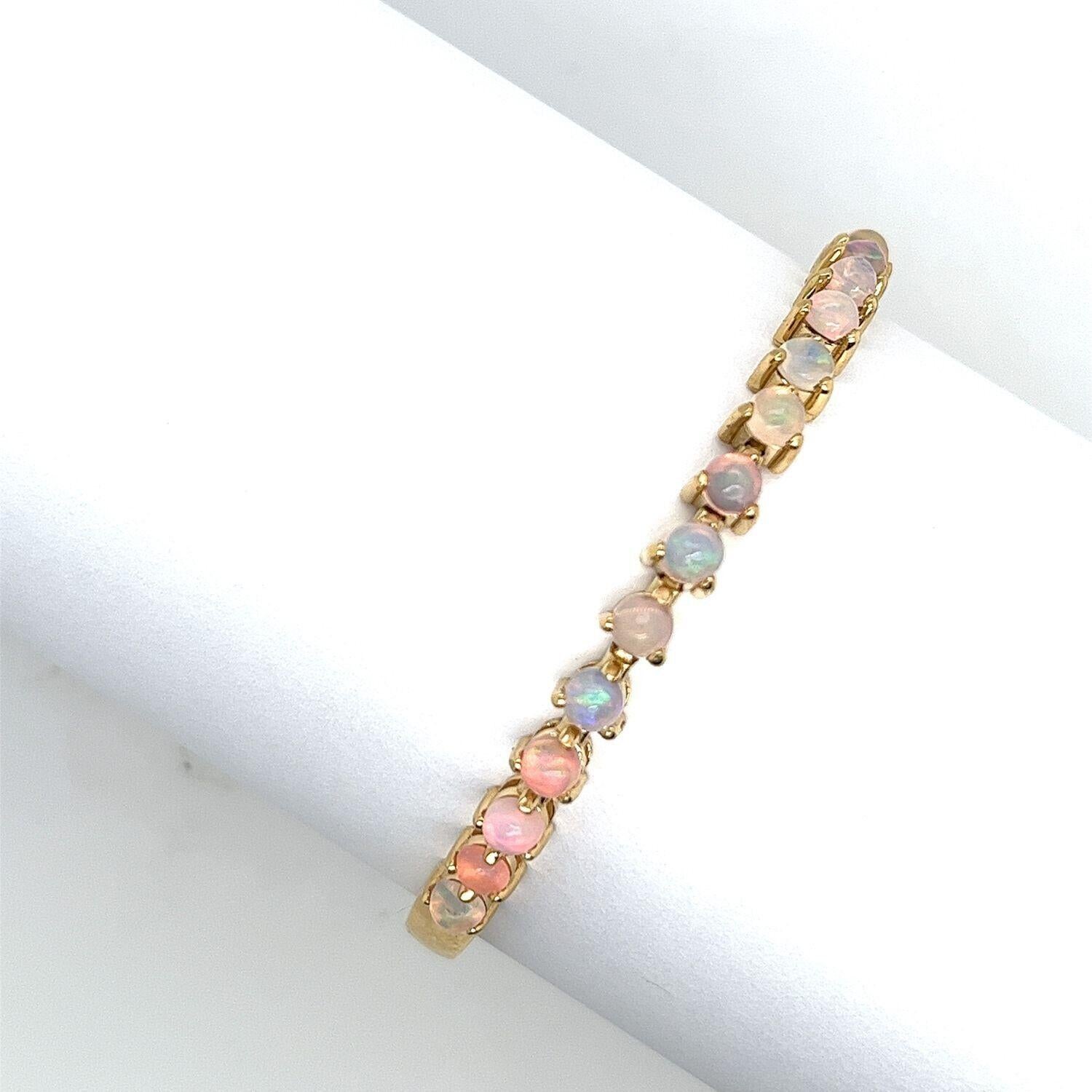 Natural Opal Bracelet Set with 14 Opals 2.10ct in 18ct Yellow Gold In Excellent Condition For Sale In London, GB