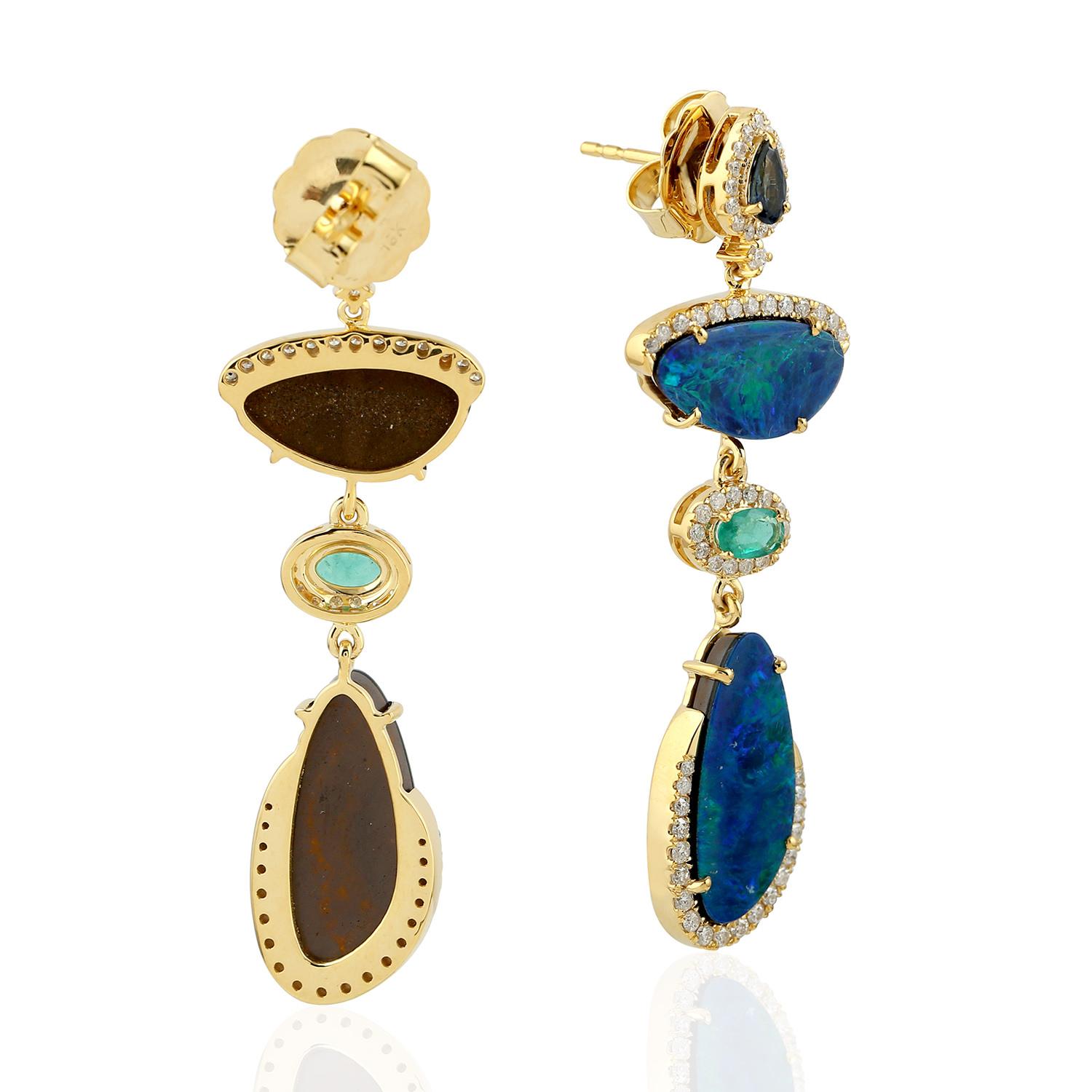 Simply gorgeous looking natural Opal Dangle Earring Diamond with Sapphire and Emerald in 18K Yellow Gold

Closure: Push Post

18KT Gold:8.758gms
Diamond:0.85cts
Emerald:0.53cts
Opal:10.82cts
Sapphire:0.72cts