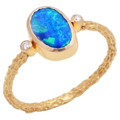Anello con opale naturale e diamanti in oro 14K