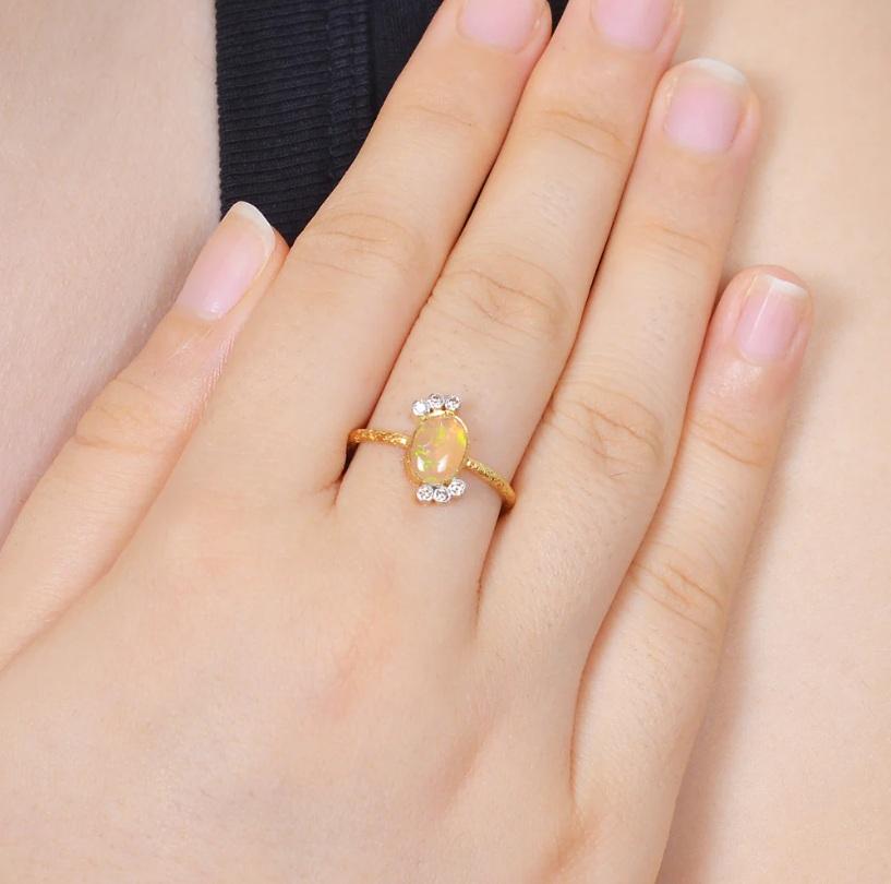 Embrace your love for this Diamond And Opal Gemstone ring Set In 18k Yellow Gold. We create what you dream for. 

Specifications

Dimensions: Length: 1.2 cm, Width: 0.7 cm
Gross Weight: 2.020 gms
Gold Weight: 1.866 gms
Gold Purity: 18K Yellow