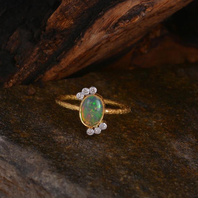 Natural Opal & Diamond Ring 18K gold en Nuevo estado para la venta en jaipur, IN