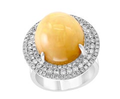Anello con opale naturale e diamanti in oro bianco 18k