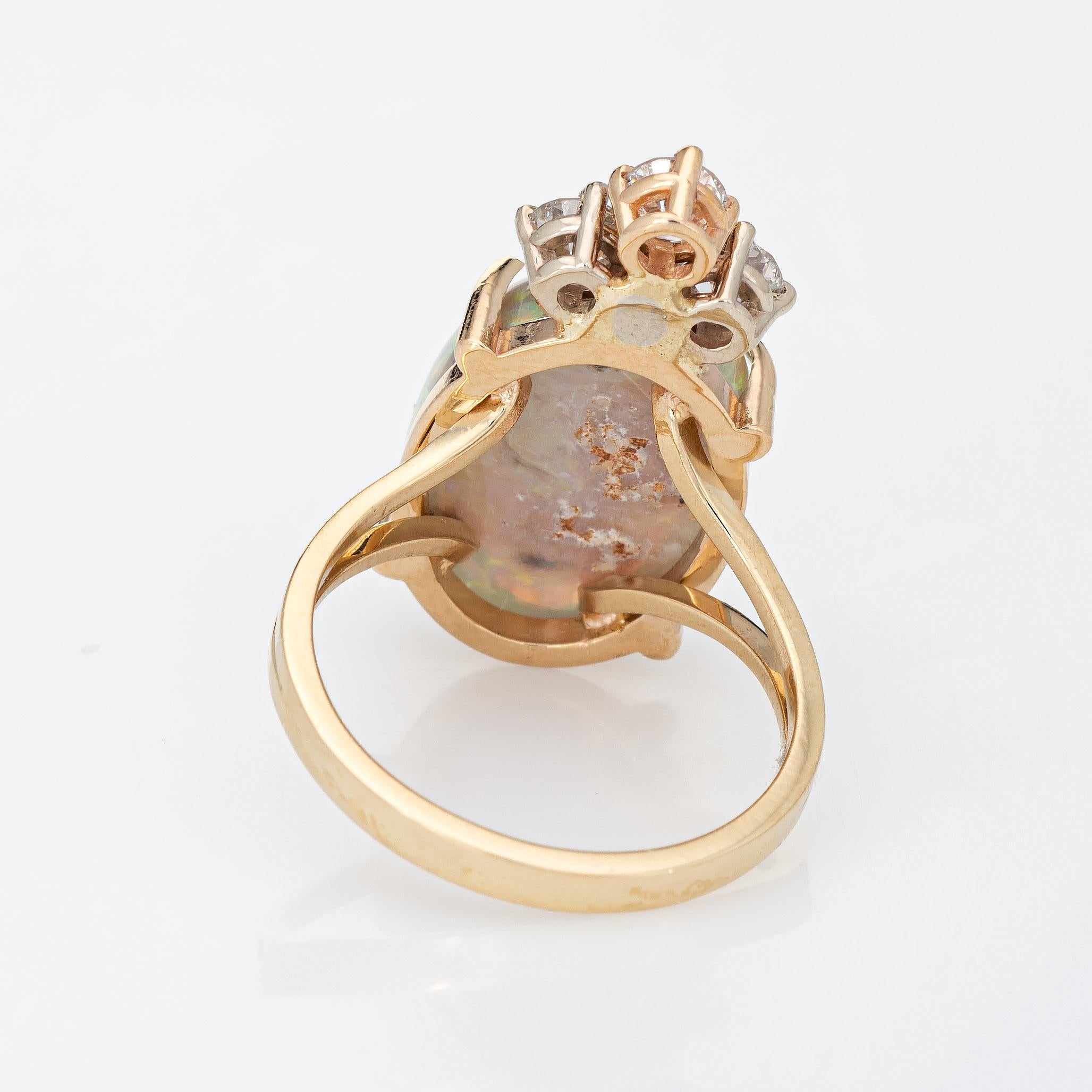 Bague vintage en or jaune 14 carats avec opale naturelle et diamants en forme de couronne ovale Bon état - En vente à Torrance, CA