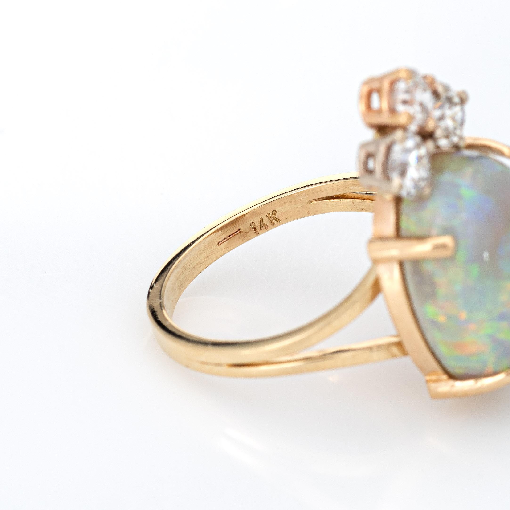 Bague vintage en or jaune 14 carats avec opale naturelle et diamants en forme de couronne ovale en vente 1