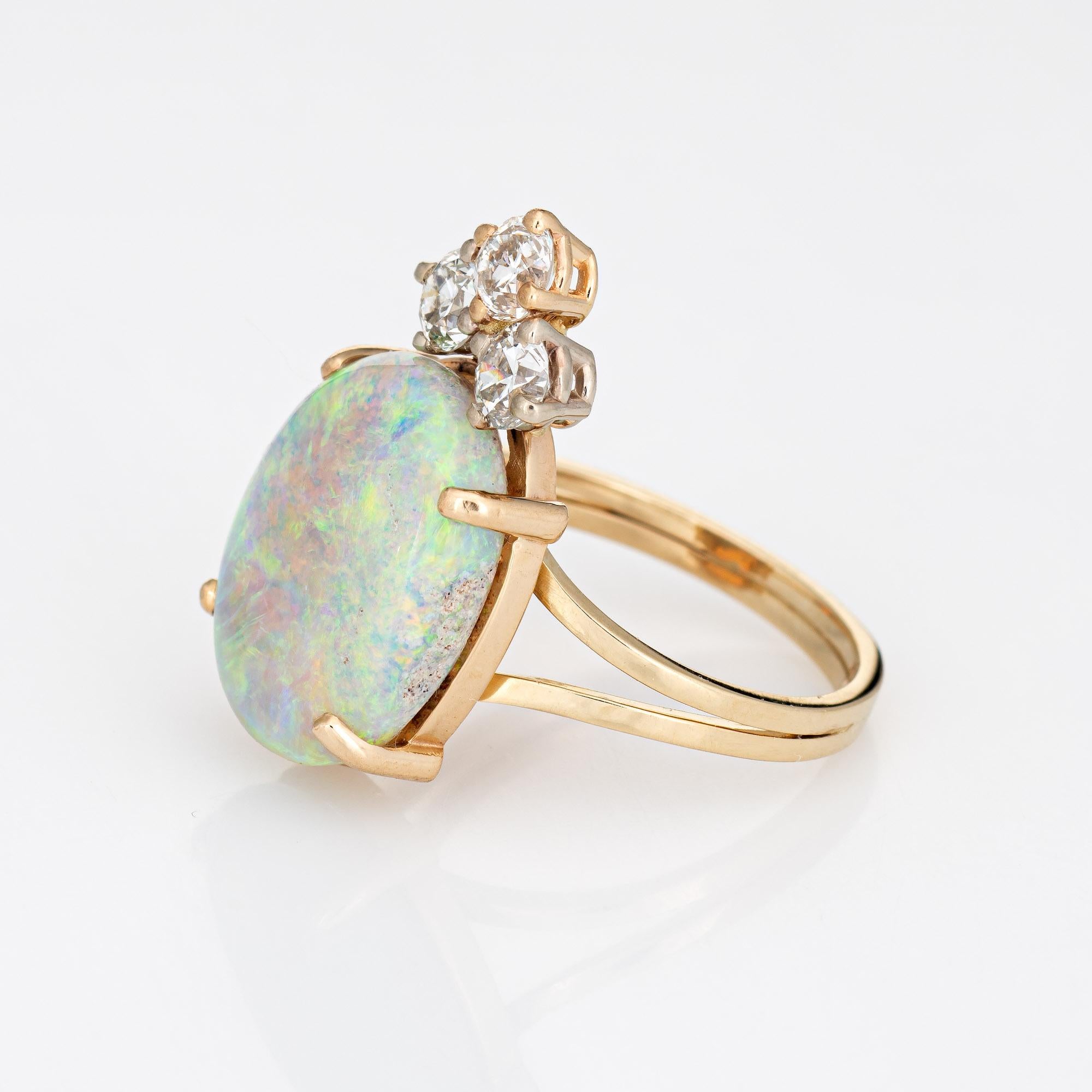 Taille cabochon Nature Opal Diamond Ring Vintage 14k Yellow Gold Oval Crown Jewelry en vente