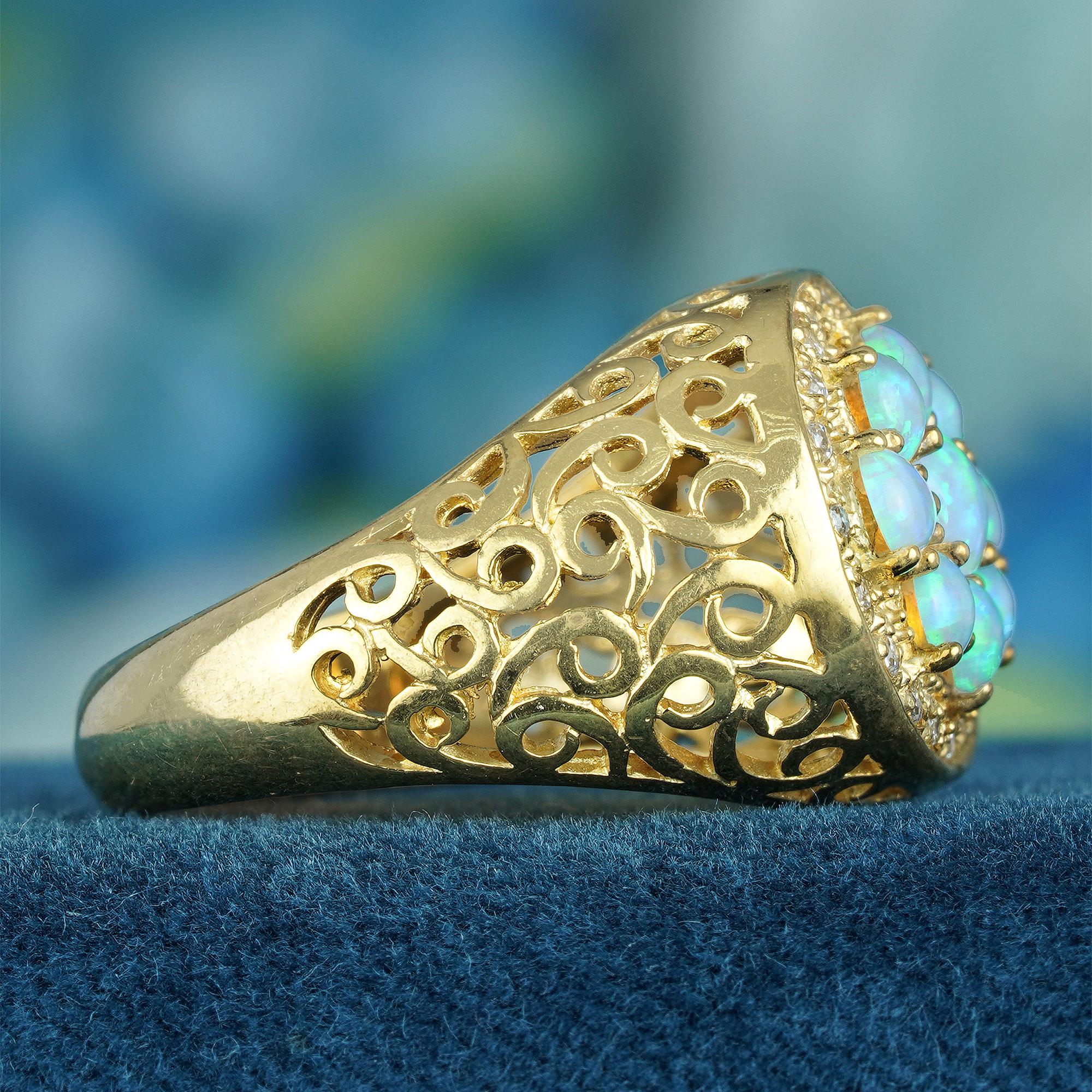 Vintage-Cluster-Ring aus massivem 9 Karat Gelbgold mit natürlichem Opal und Diamant im Vintage-Stil, geschnitzt (Tropfenschliff) im Angebot