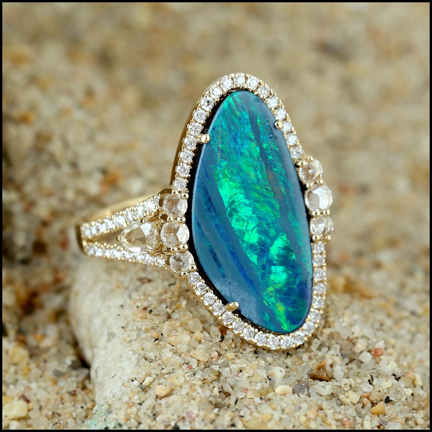 Opal & Diamant-Ring mit Diamant im Rosenschliff auf der Seite aus 18 Karat Gelbgold (Moderne)