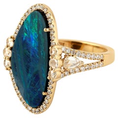Opal & Diamant-Ring mit Diamant im Rosenschliff auf der Seite aus 18 Karat Gelbgold