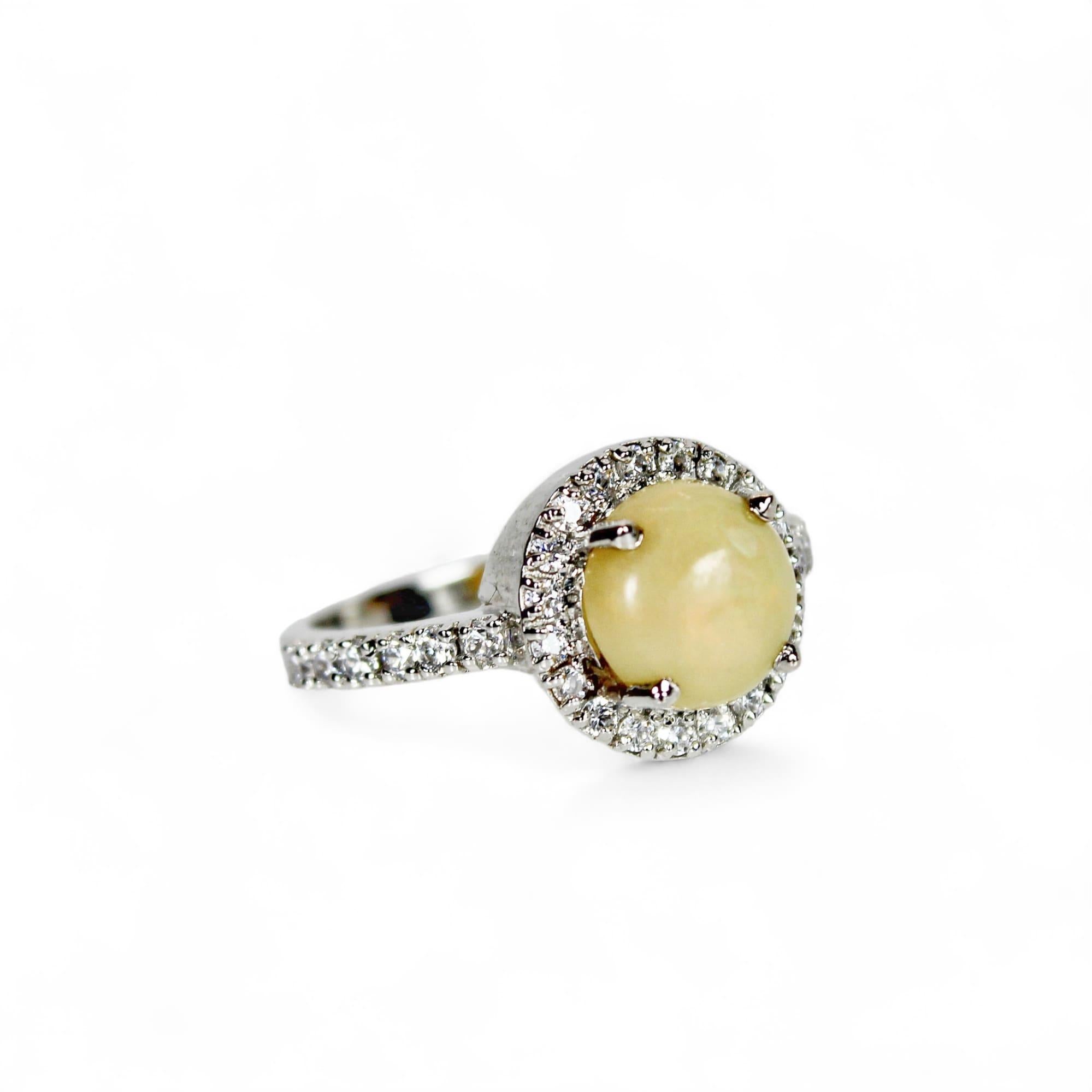 Natürlicher Opal  Edelstein-Ring (Rundschliff) im Angebot
