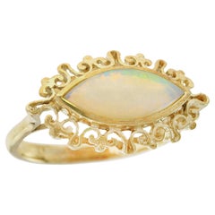 Ring aus massivem 9 Karat Gold mit natürlichem Opal in Marquise-Form in Lünettenfassung im Vintage-Stil