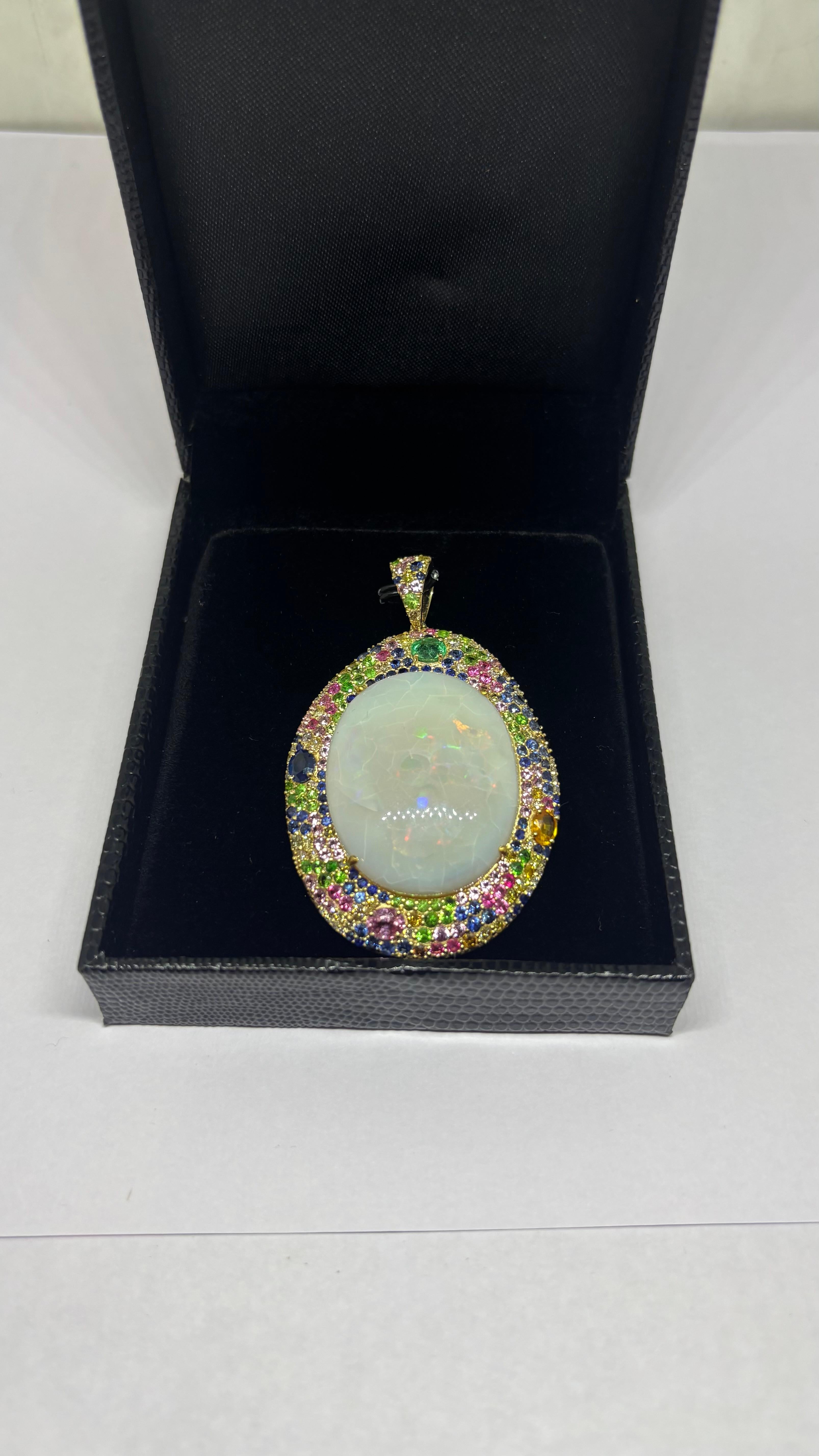 Donna Ciondolo con diamante Opale bianco naturale e zaffiro multiplo in oro 14k in vendita