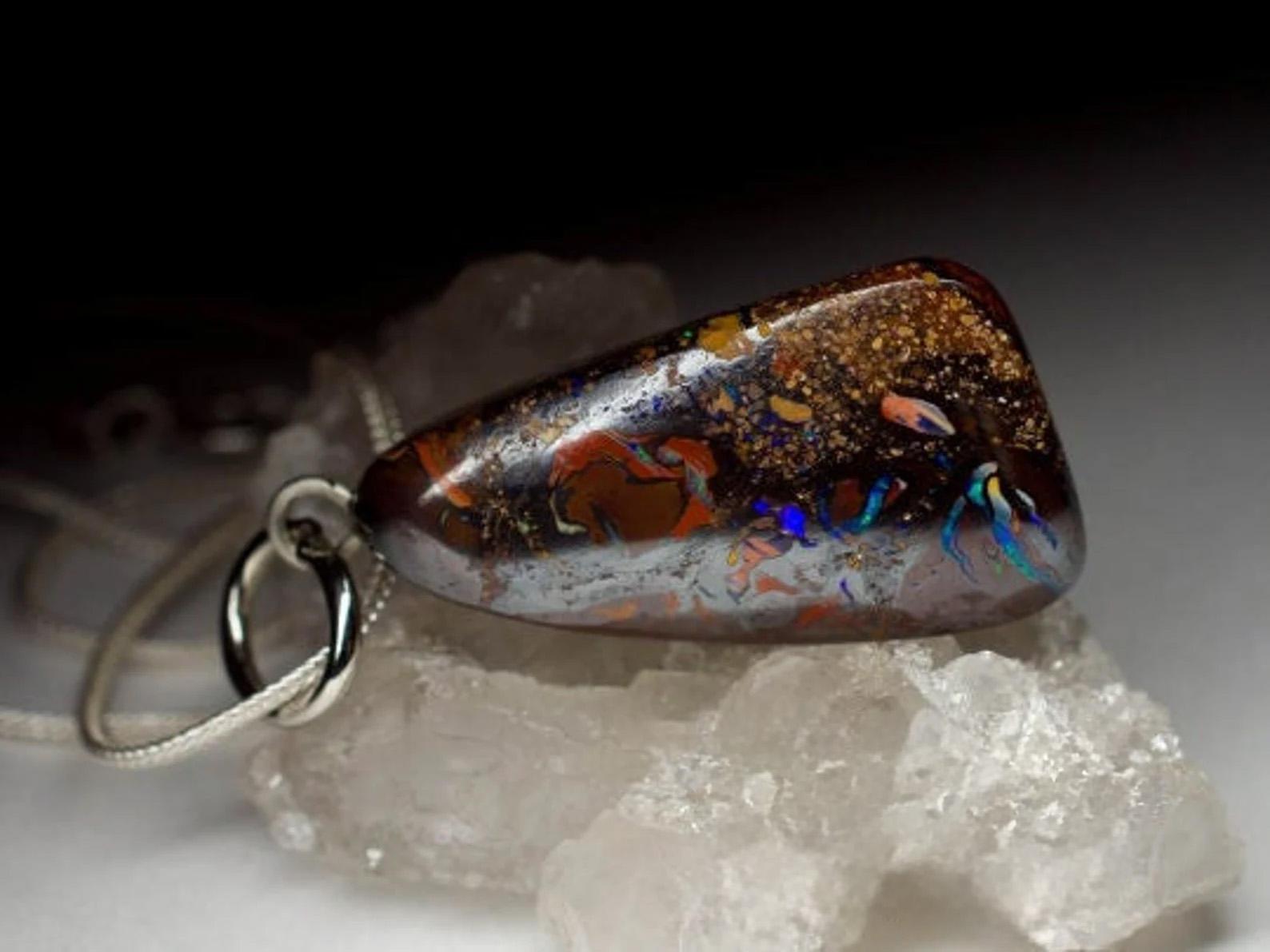 Pendant with natural Boulder 