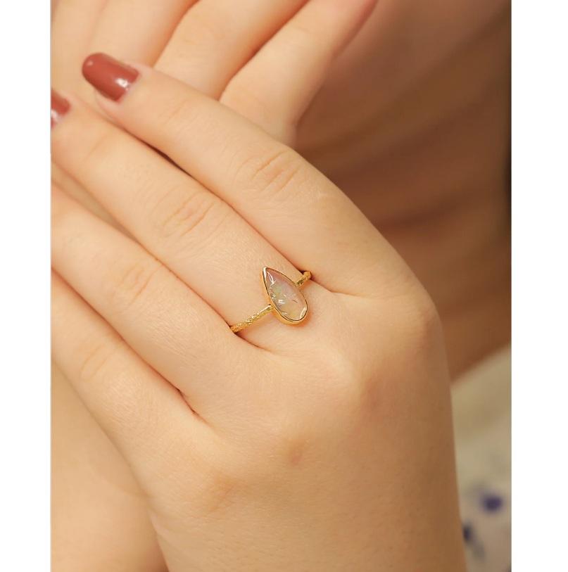 Natural Opal Ring 18K gold In New Condition For Sale In jaipur, IN
