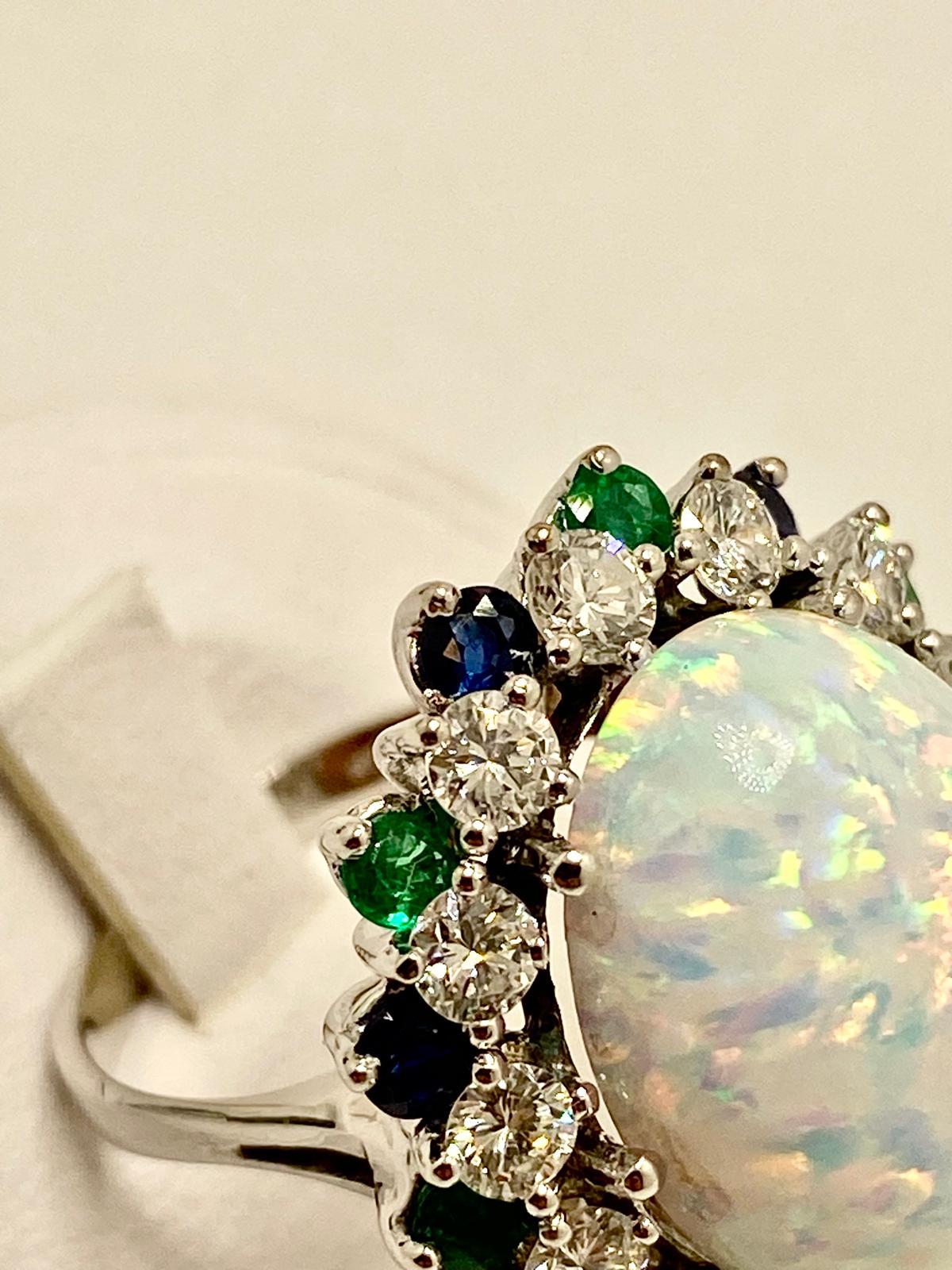 Natural Opal Ring 7.50ct with Diamonds, Sapphires & Emeralds (Neoklassisch) im Angebot