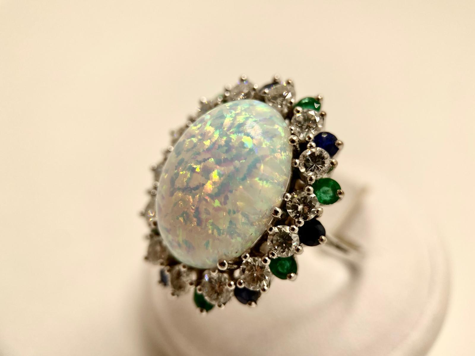 Natural Opal Ring 7.50ct with Diamonds, Sapphires & Emeralds (Brillantschliff) im Angebot