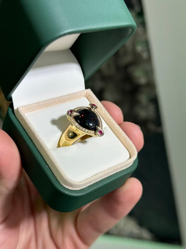 Anillo de Opalo Natural Rubí Diamante Anillo de Cóctel Pear Dark Opal Halo 18K 1