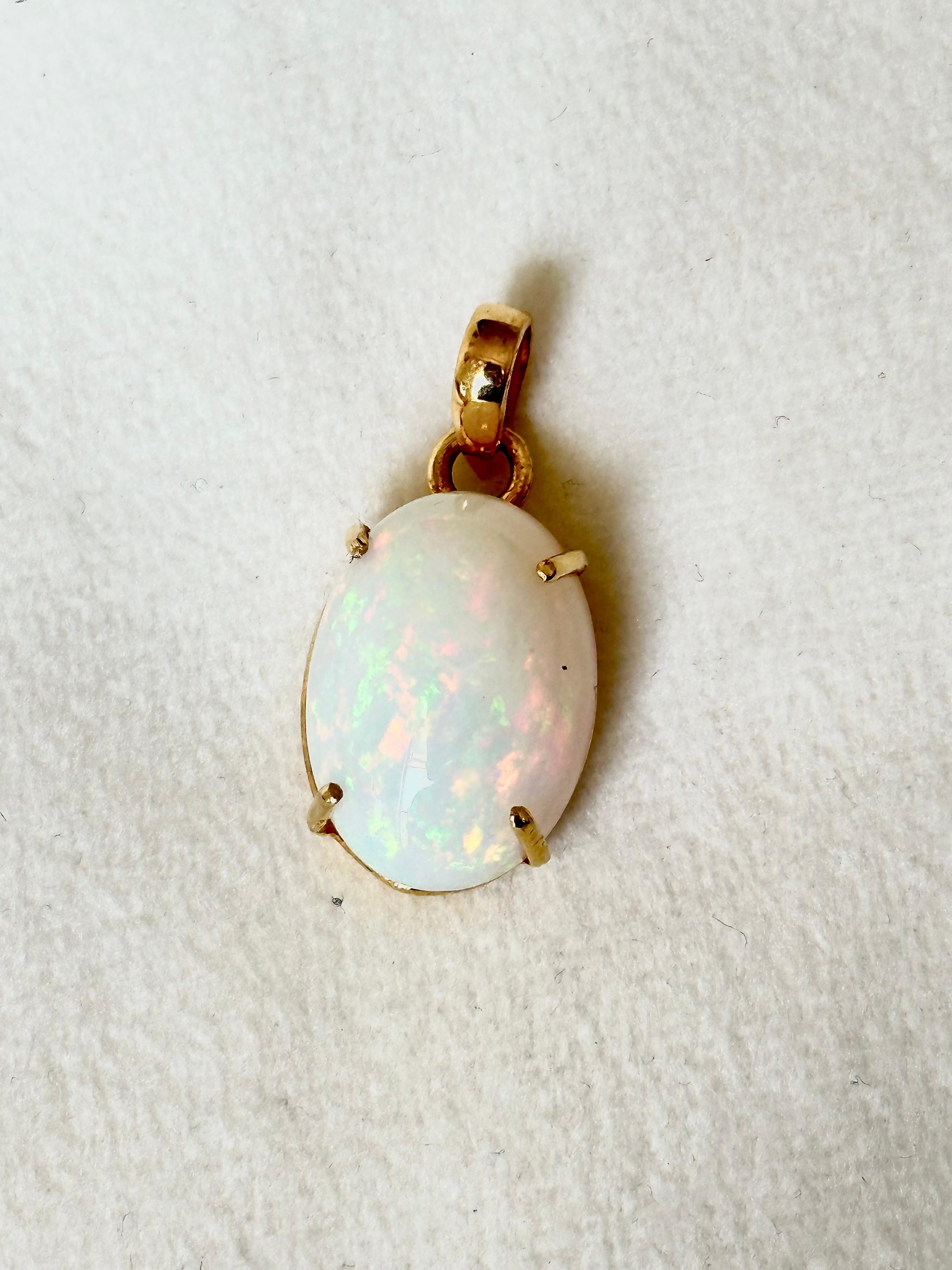 Medieval 12.62ct Ethiopian opal stone in 14k yellow gold for pendant For Sale