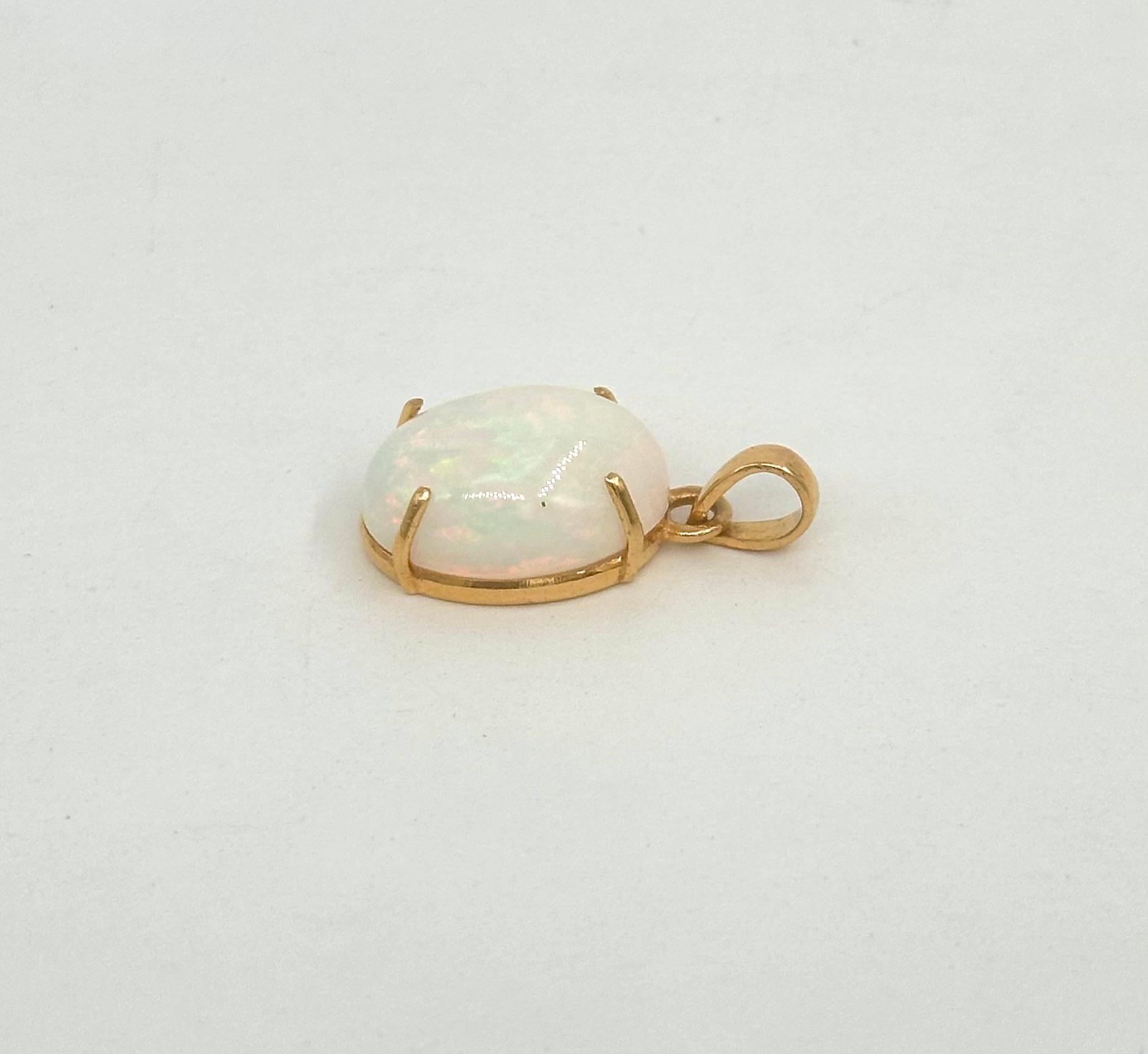 Oval Cut 12.62ct Ethiopian opal stone in 14k yellow gold for pendant For Sale