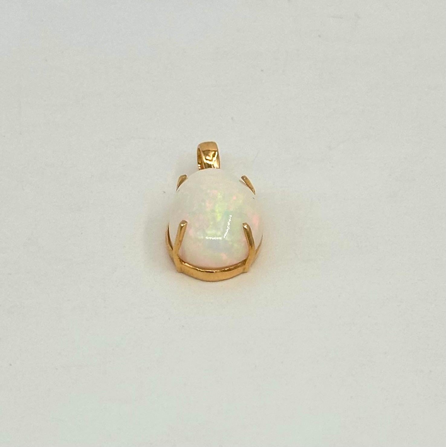 12.62ct Ethiopian opal stone in 14k yellow gold for pendant In New Condition For Sale In Delhi, DL
