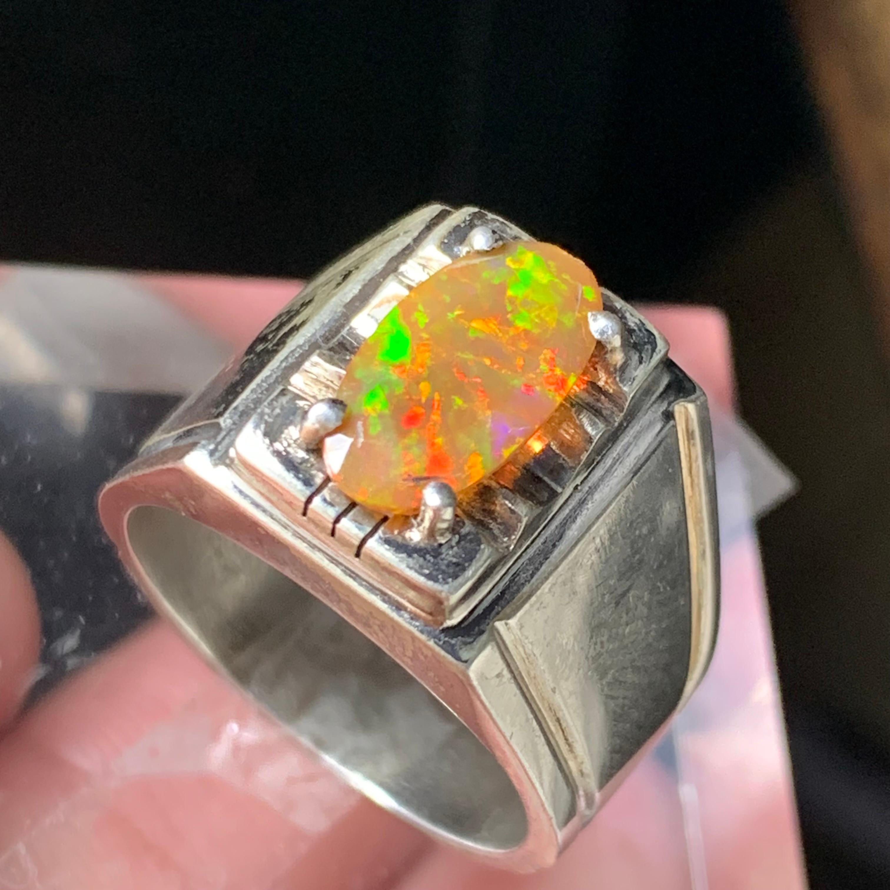 Anello di opale di fuoco arancione naturale in argento 925 fatto a mano con giochi di colore in vendita 4