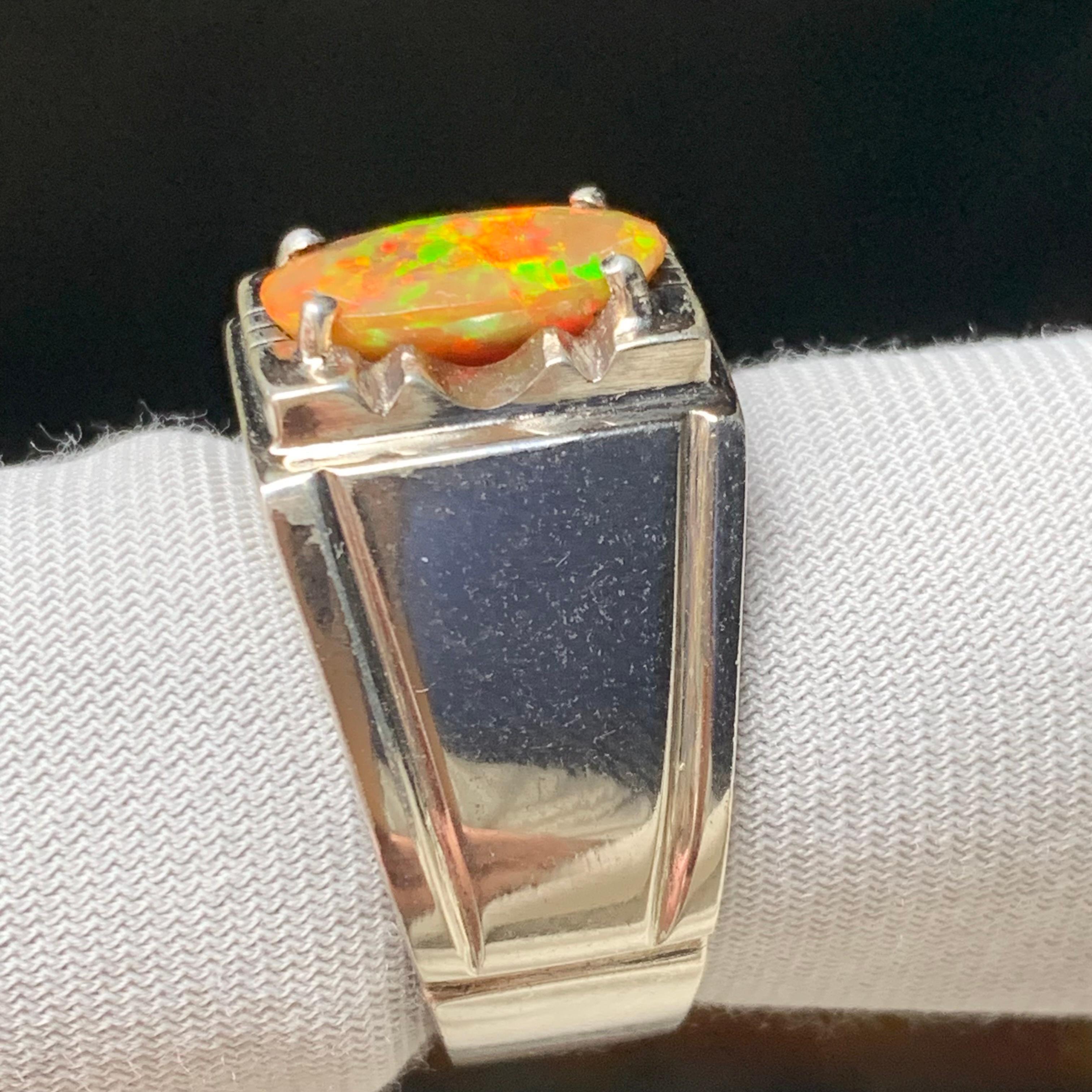 Anello di opale di fuoco arancione naturale in argento 925 fatto a mano con giochi di colore in vendita 5