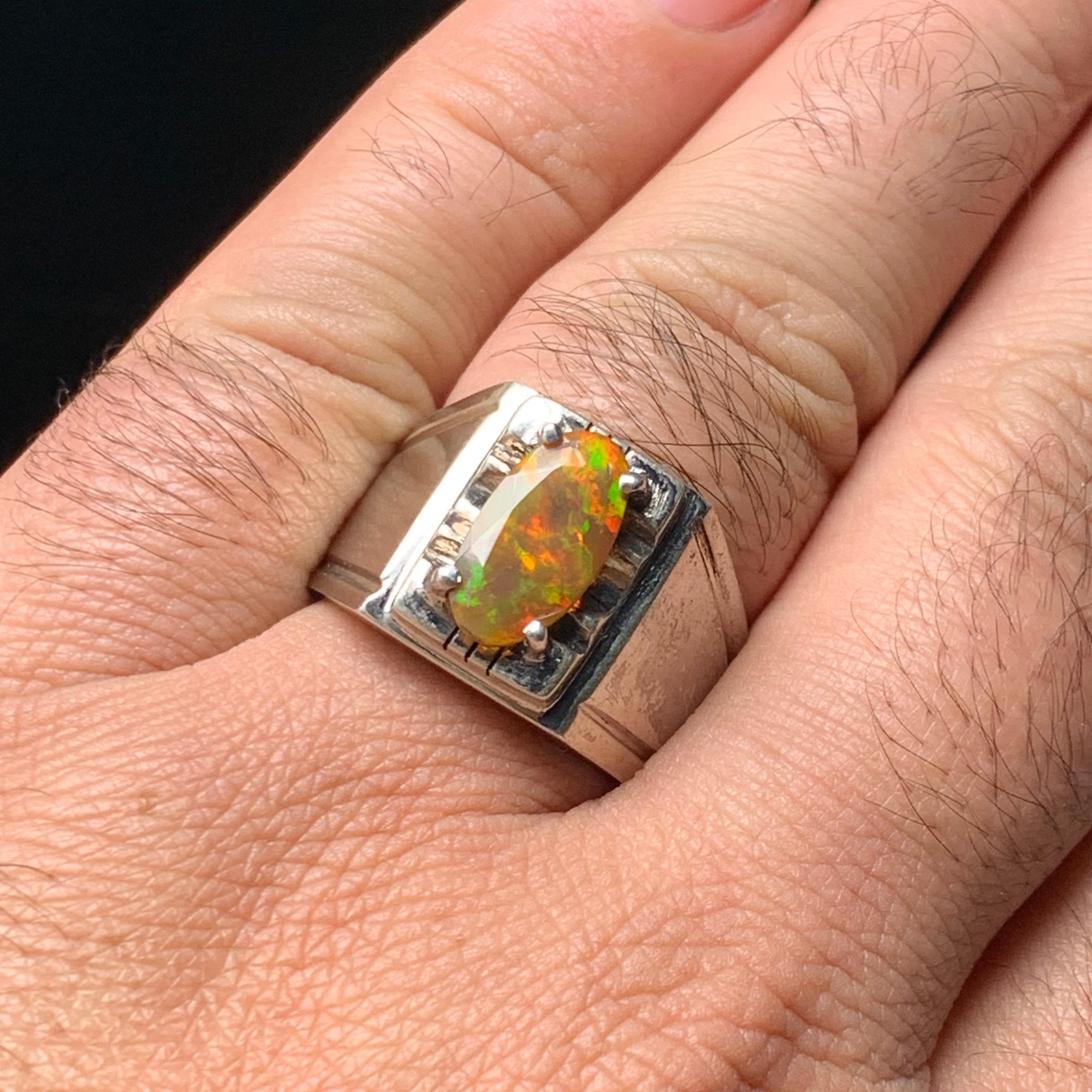 Anello di opale di fuoco arancione naturale in argento 925 fatto a mano con giochi di colore in vendita 3