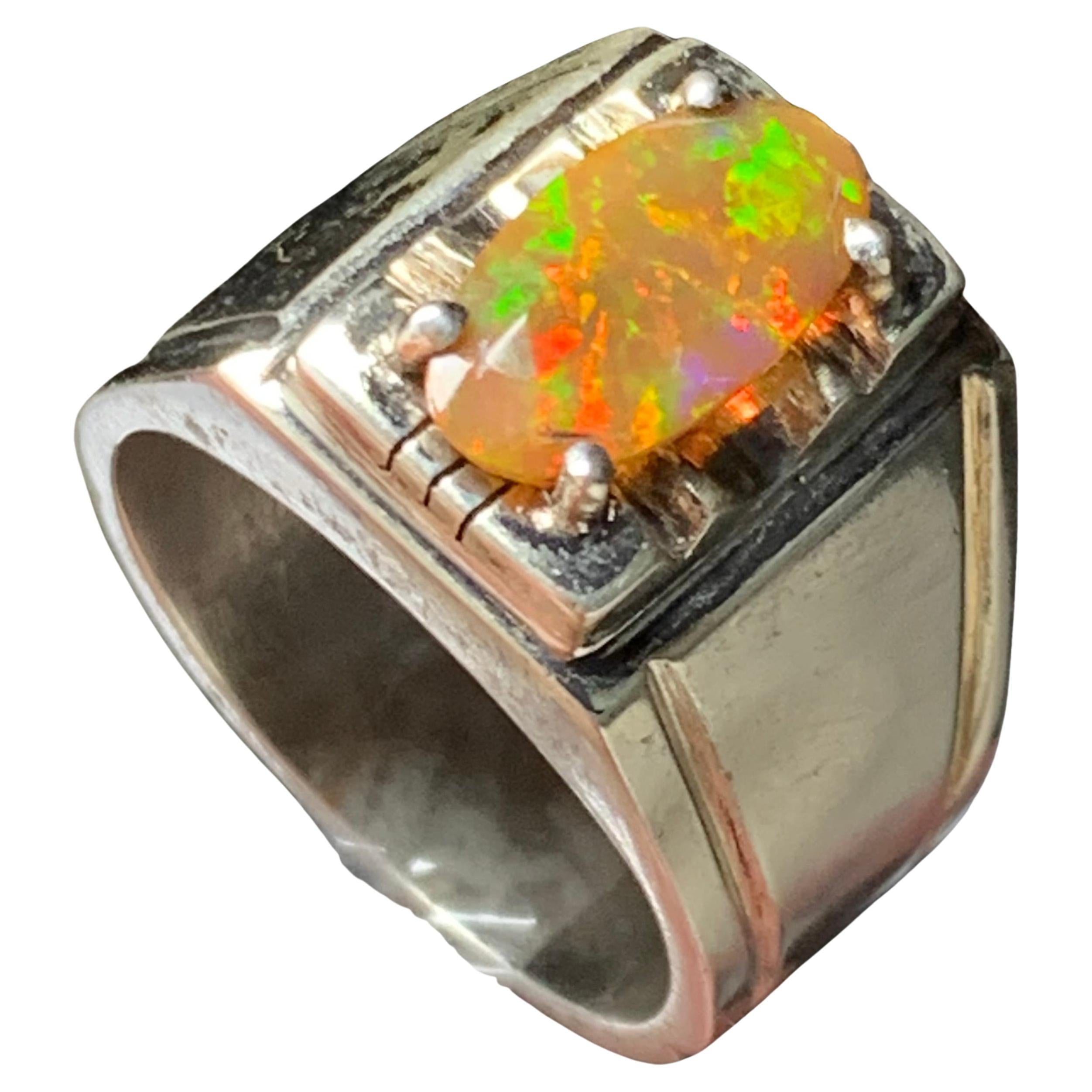 Anello di opale di fuoco arancione naturale in argento 925 fatto a mano con giochi di colore in vendita