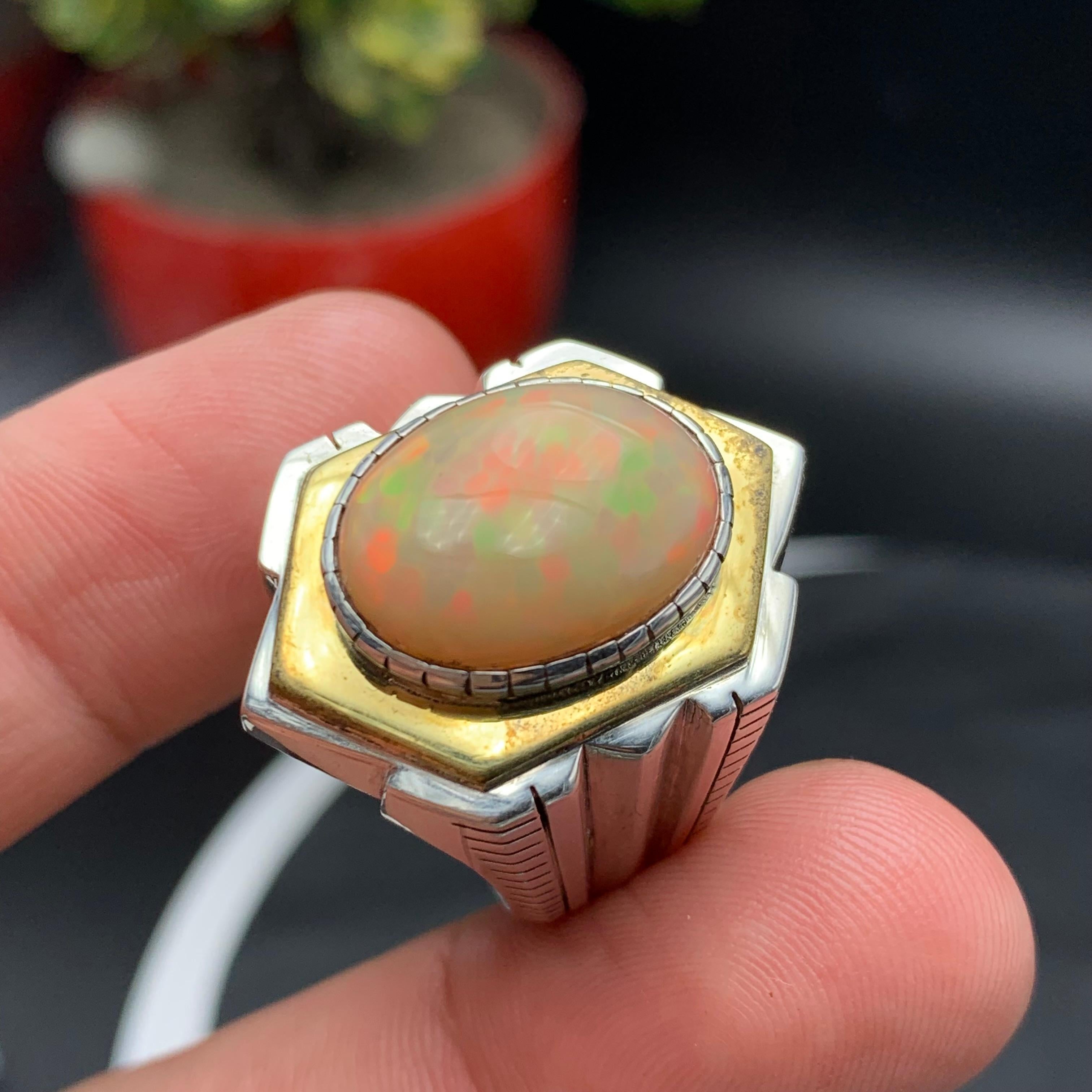 Anello con opale arancione naturale in argento 925 - Fatto a mano con giochi di colore in vendita 6